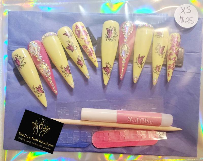 Personalisiertes Press On Nail Set von Etsy - VenitasNailBoutique