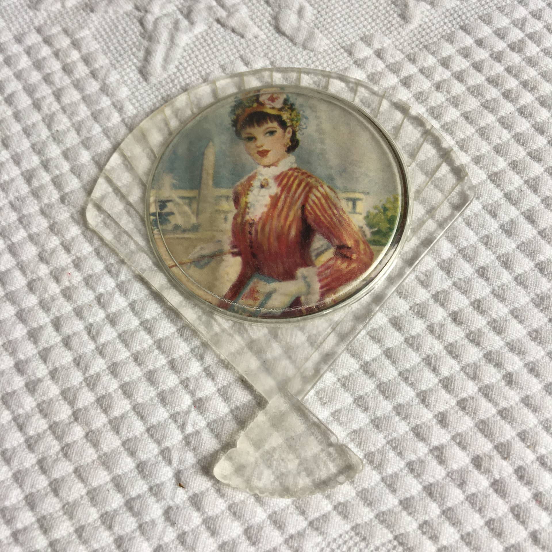 Vintage 1940Er Taschenspiegel. Fächerförmiger Taschenspiegel Aus Kunststoff Mit Dame Und Hut Auf Der Rückseite. Wählen Sie Lady Bild von Etsy - VeryVictorianStudio