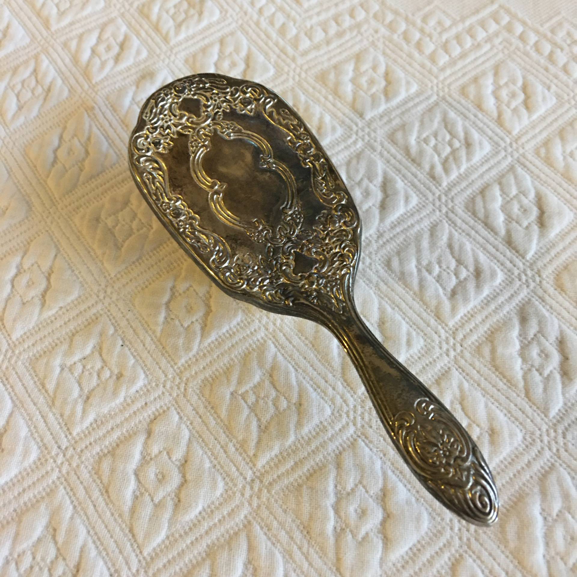 Vintage Silber Platte Baby Bürste. Mittlere Weiche Borsten in Kunststoffbasis. Wirbelnde Und Florale Muster Silberplatte. Bezaubernd Vintage Silber Platte Baby Bürste. Mittlere Weiche Borsten in Kunststoffbasis. Wirbelnde Und Florale Muster Silberplatte. Bezaubernd von Etsy - VeryVictorianStudio