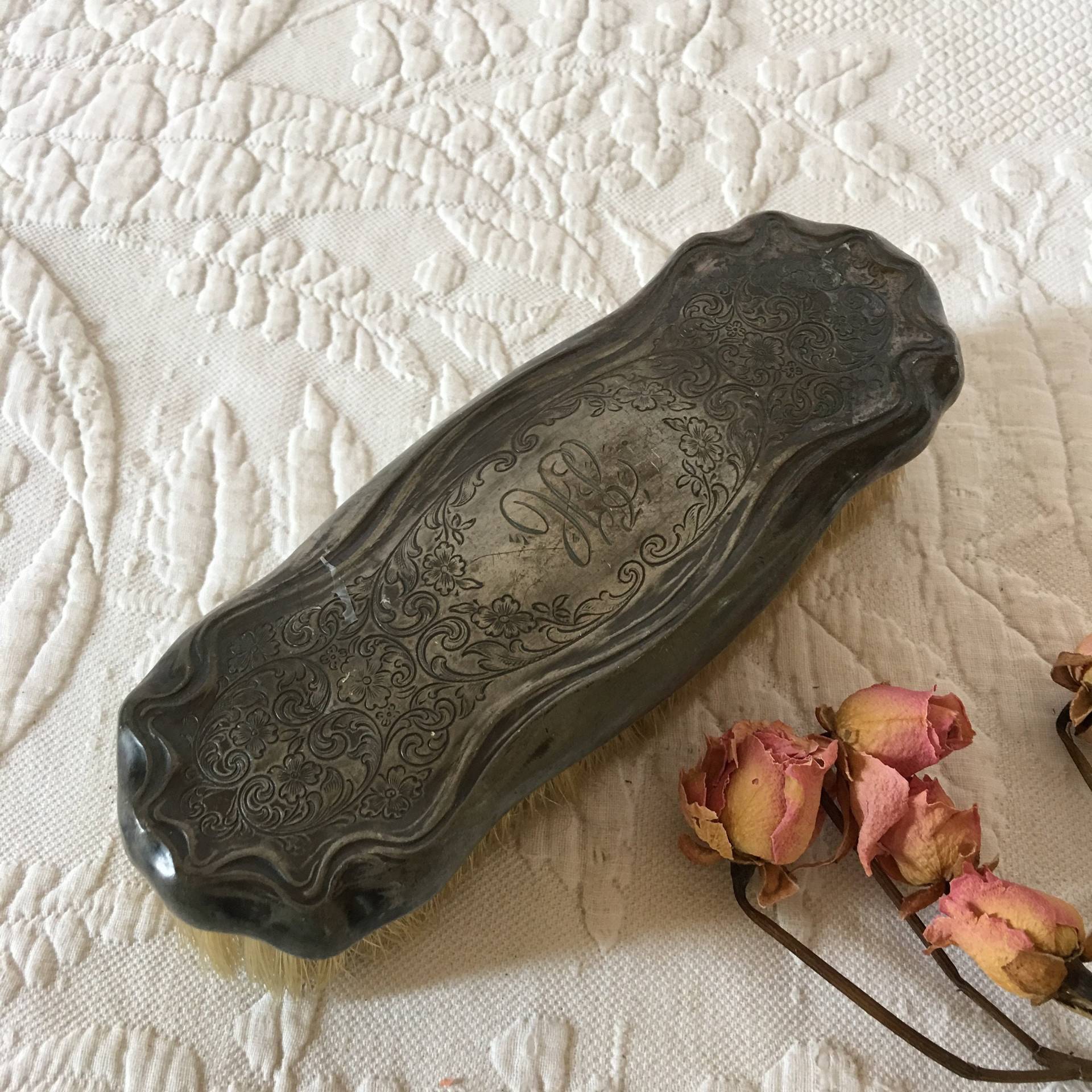Vintage Silber Platte Kleidung Pinsel Mit Natürlichen Borsten. Wählen Sie Monogramme Jfc Oder Geformte Rosen in Empire Art Silver Vintage Silber Platte Kleidung Pinsel Mit Natürlichen Borsten. Wählen Sie Monogramme Jfc Oder Geformte Rosen in Empire Art Silver von Etsy - VeryVictorianStudio