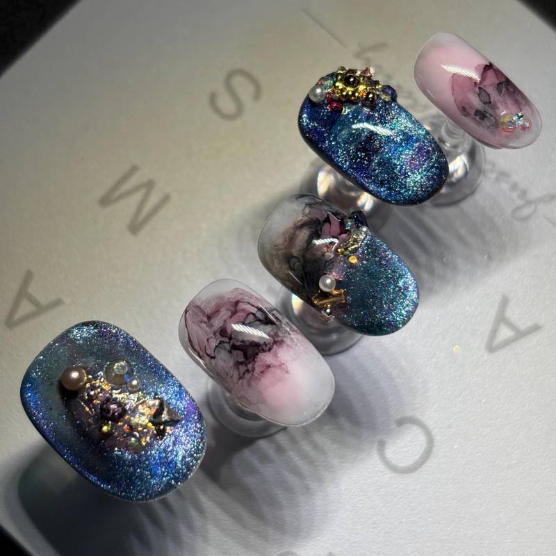 Katzenaugen Mit Perlen Squoval Kurz Oval-Eckige Press On Nails - Handgefertigt Blau, Rosa, Bunt Wiederverwendbar | Hm004 von Etsy - ViciNails