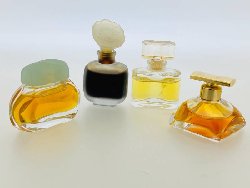 Vintage Lot 4 Parfume Miniatur Estēe Lauder, Gezaubert, Jugend Dew, Wissend, Weißes Leinen von Etsy - VintagGlamour