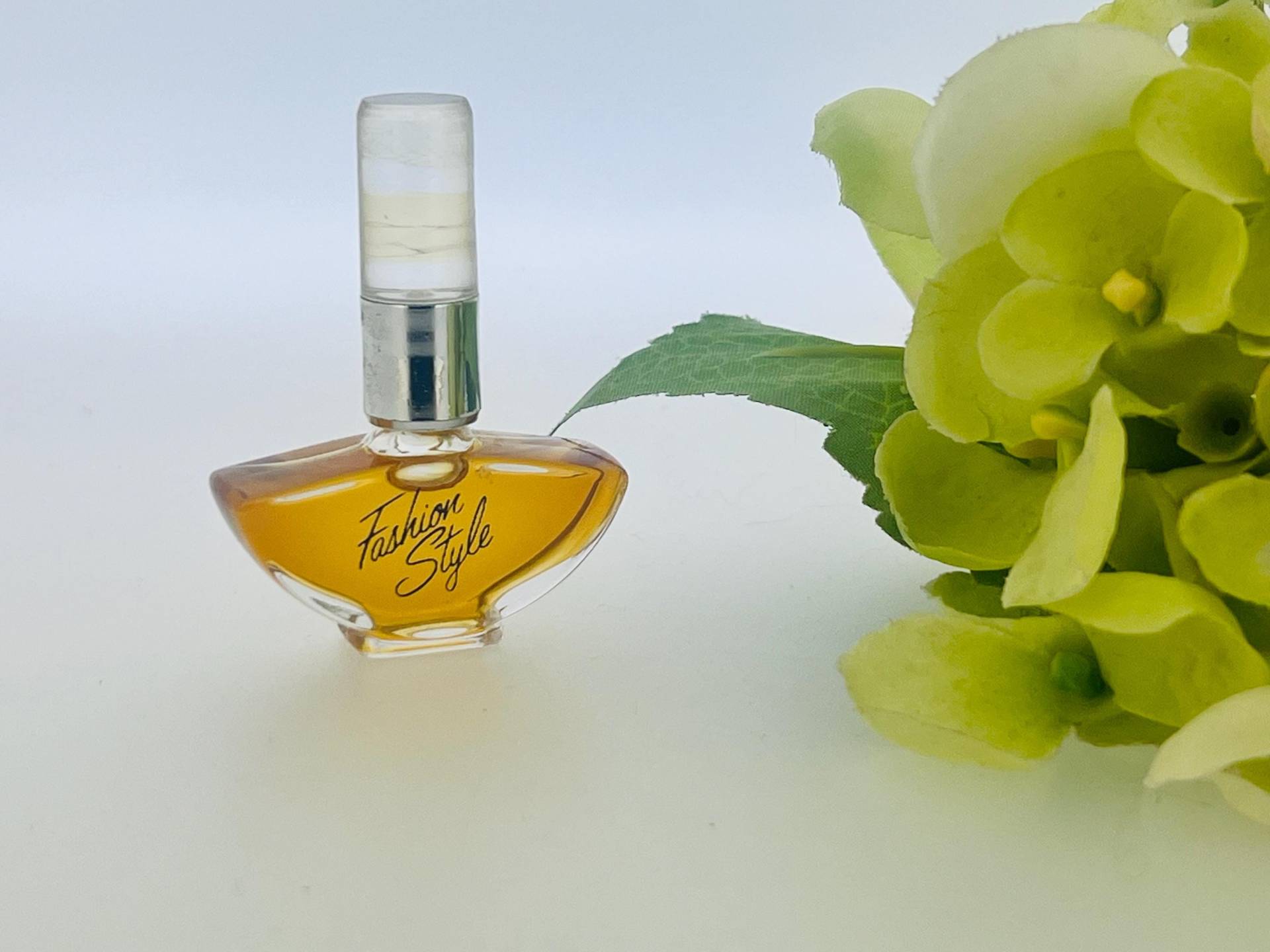 Vintage Fashion Style Triumph International 1987 Parfum Miniatur 3 Ml von Etsy - VintagePerfumeShop