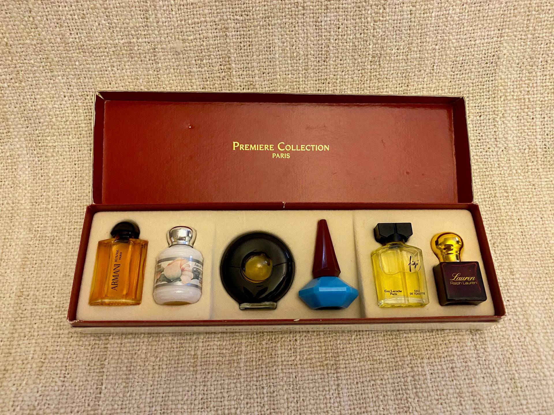 Vintage Premiere Perfume Collection Box - 6 Mini Fragrances By Armani, Cacharel, Fidji, Anais, Paloma Picasso, Ralph Lauren Rare Gift Set Vintage Premiere Perfume Collection Box - 6 Mini Fragrances By Armani, Cacharel, Fidji, Anais, Paloma Picasso, Ralph Lauren Rare Gift Set von Etsy - VintageStyleShopDE