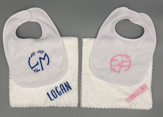 Monogramm Bib & Burp Cloth Set, Personalisiertes Junge Oder Mädchen Tuch Und von Etsy - VirezGraphix