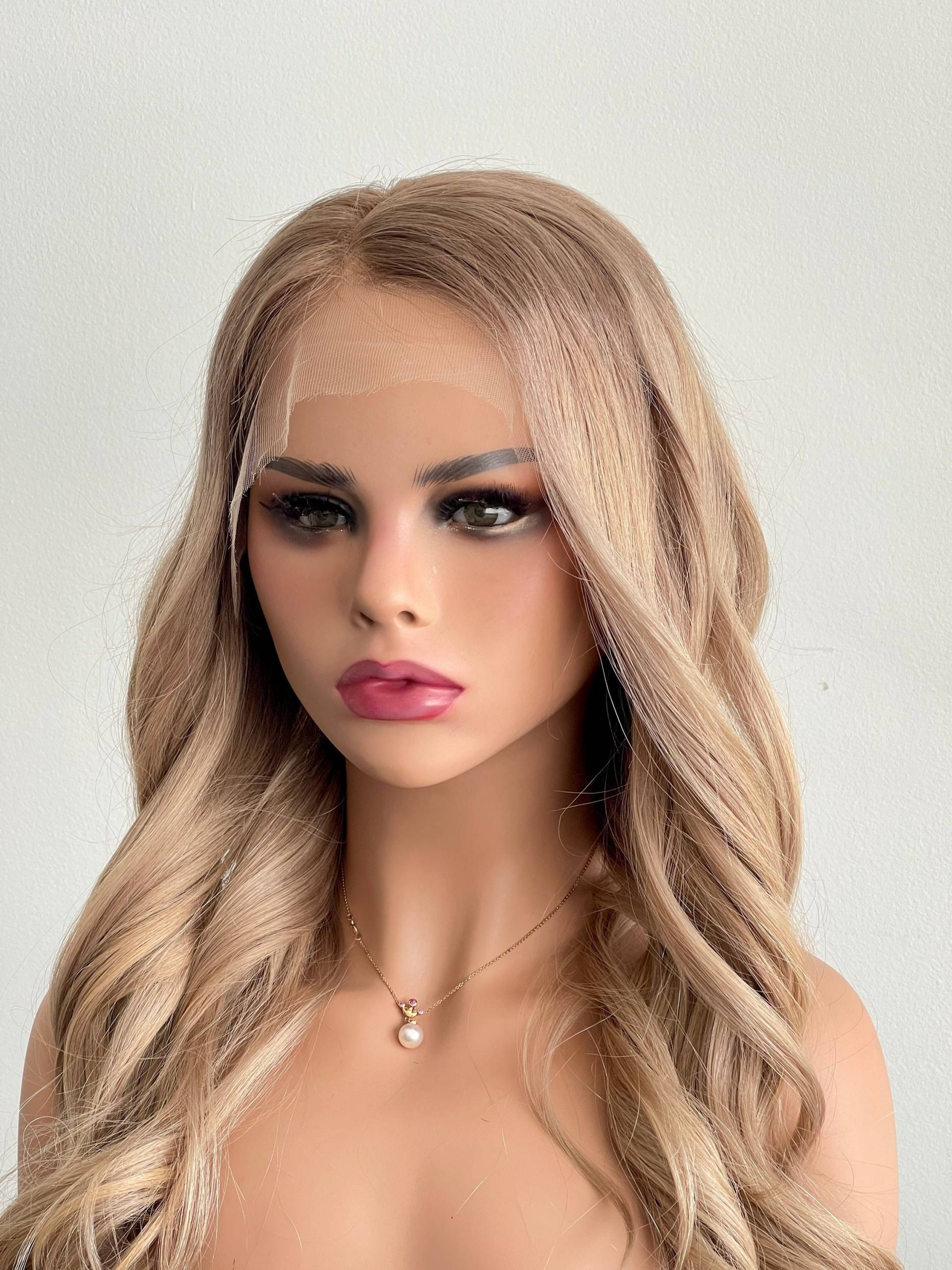 100% Echthaar | Milchtee Blond Mit Dunkelblonden Wurzeln Balayage Glueless Hd Lace Front Perücke von Etsy - WigCoven