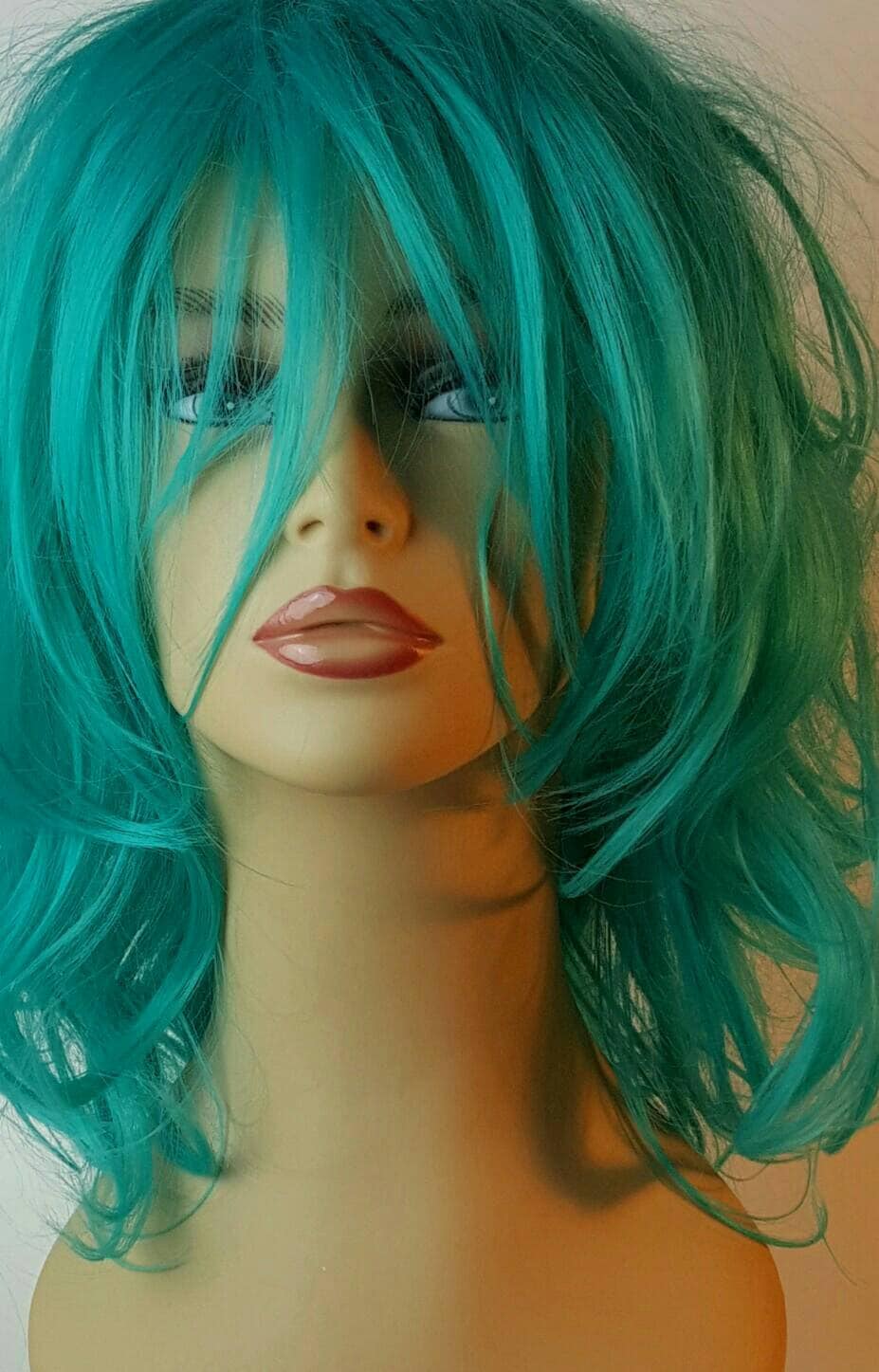 Gewellte Teal Blaue Mittellange Perücke, Kostüm Cosplay Perücke Gewellte Teal Blaue Mittellange Perücke, Kostüm Cosplay Perücke von Etsy - WigCraving