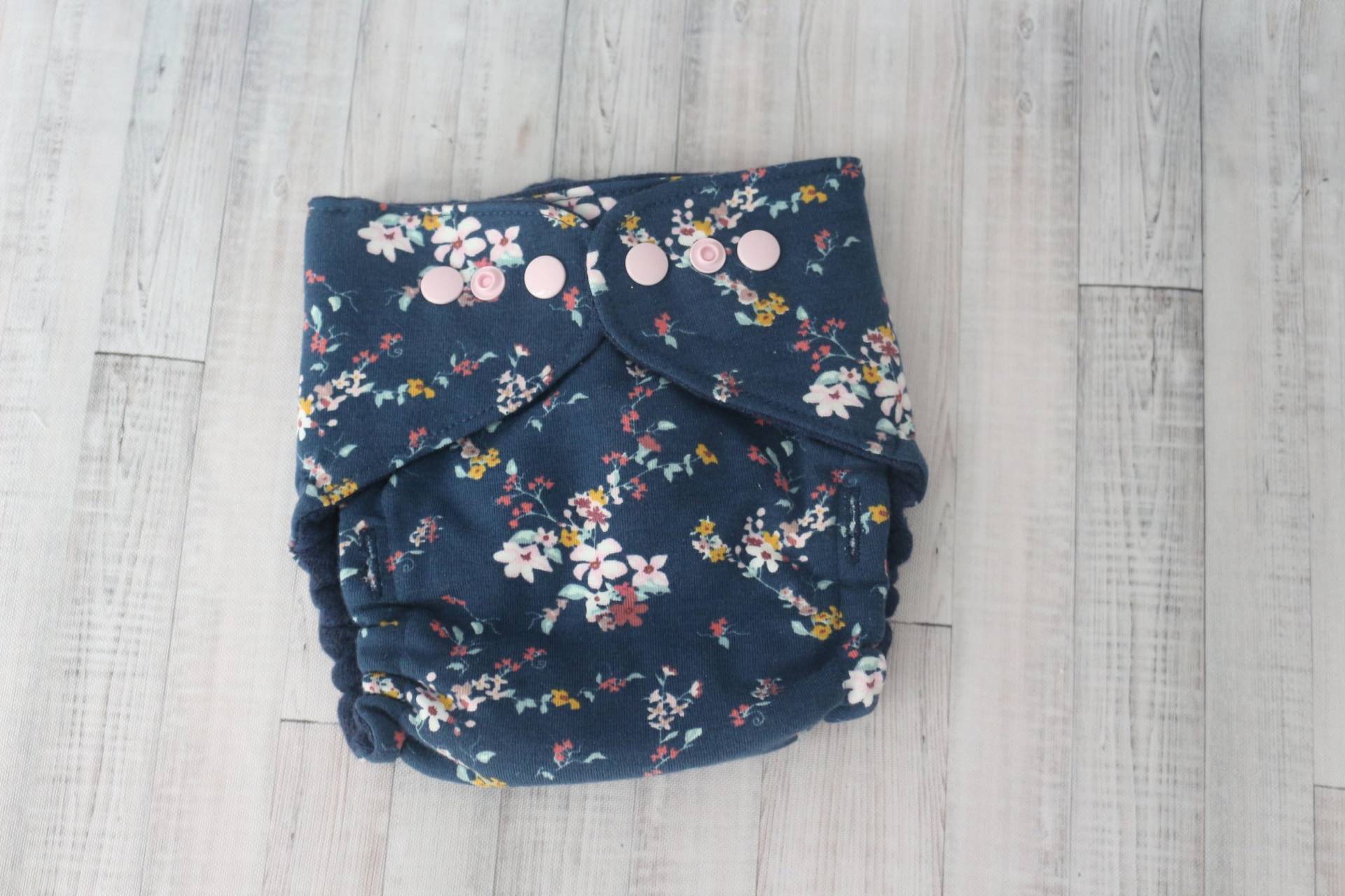 Wollüberhose Stoffwindel Kleine Blumen Dunkelblau Onesize von Etsy - WildfangrosaNaehraba