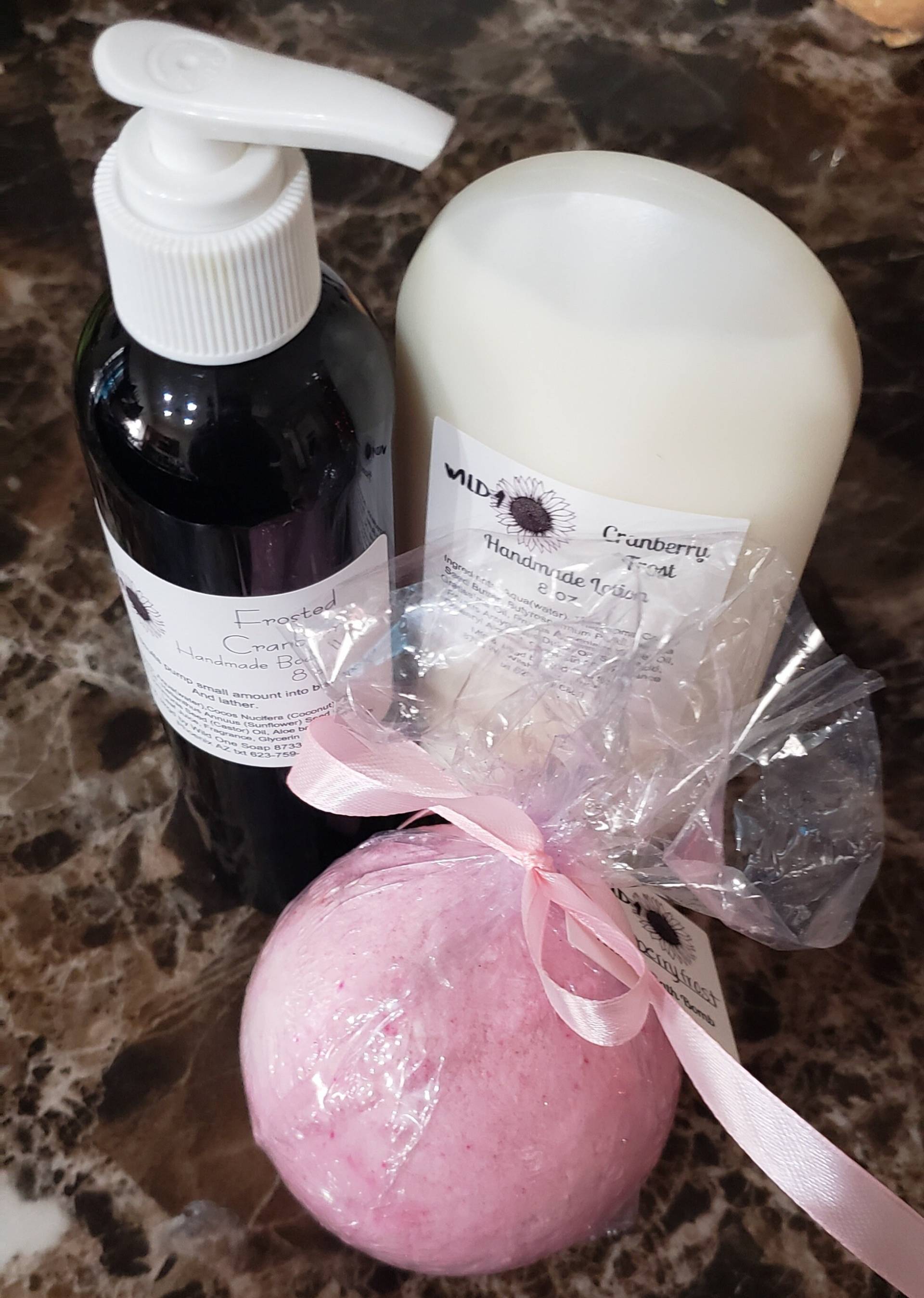 Frosted Cranberry Bath Set Beinhaltet Bodywash, Lotion Und Badebombe von Etsy - Wildonesoapshop