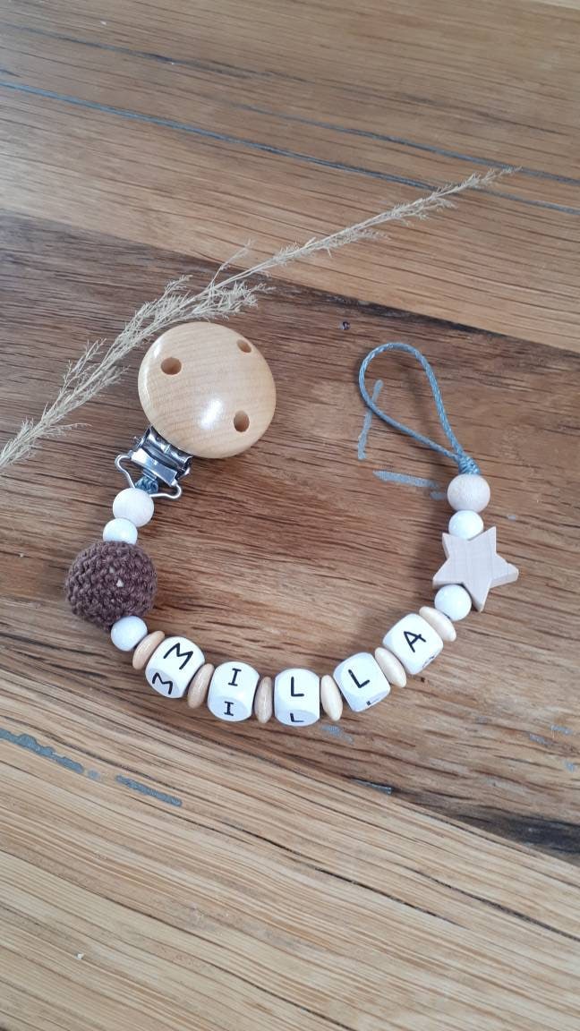 Schnullerkette Holz Mit Name Personalisierbar Natur Neutral von Etsy - WindelfeeGeschenke