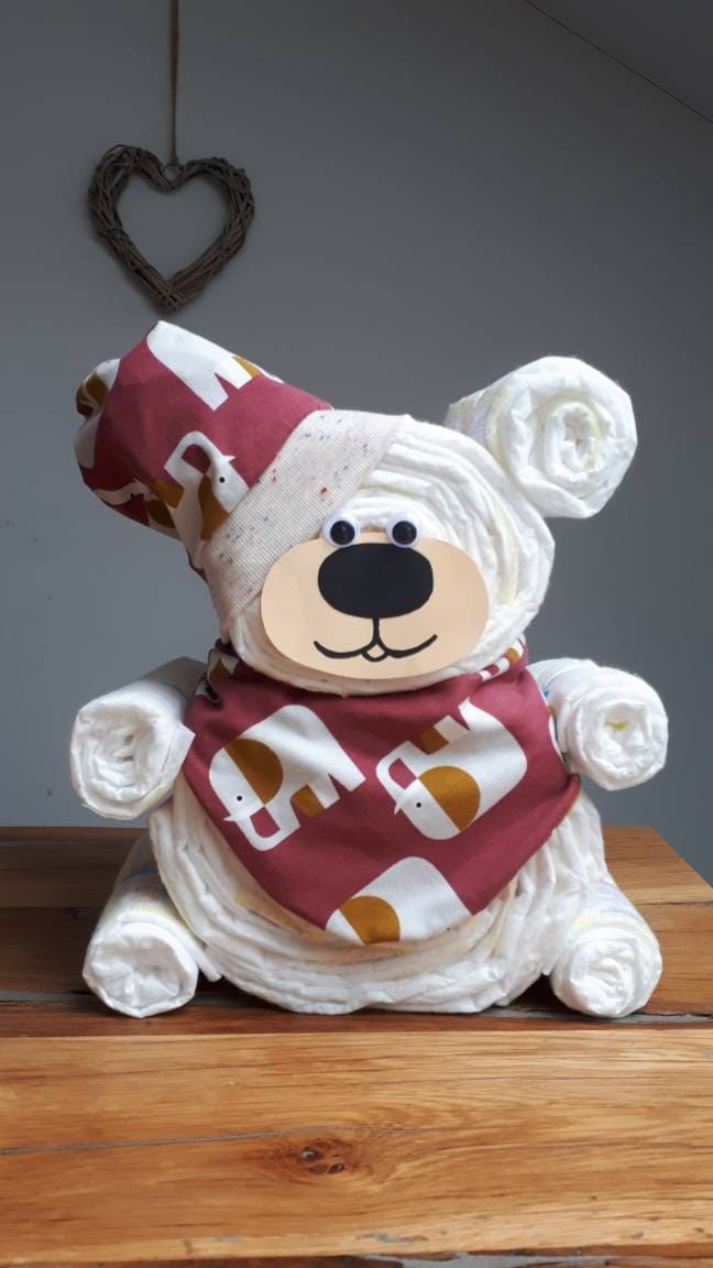 Windelfigur Bär Handmade Mütze Und Halstuch-Geschenk Zur Geburt, Babyparty von Etsy - WindelfeeGeschenke