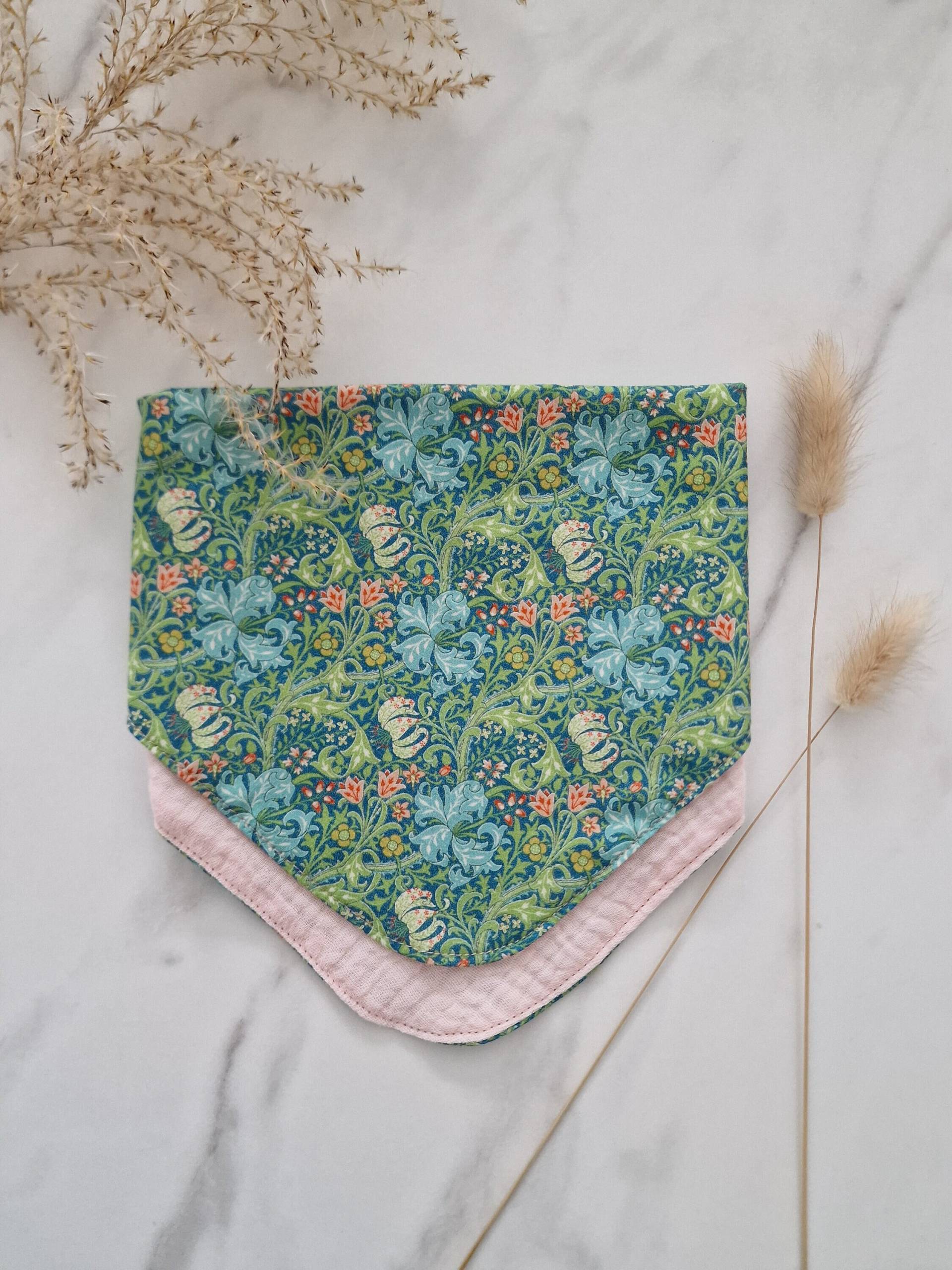 William Morris Golden Lily Bandana Lätzchen | Baby Spucktuch Geschenk Babyparty Dribble von Etsy - WinifredJ