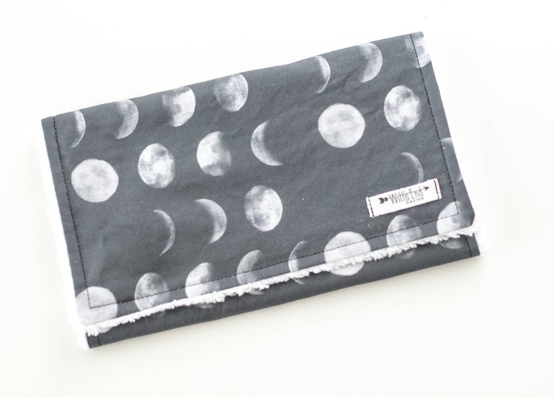 Mondphasen Spucktuch, Baumwolle Chenille Baby Shower Geschenk Mondphasen Spucktuch, Baumwolle Chenille Baby Shower Geschenk von Etsy - WittsEndDesign