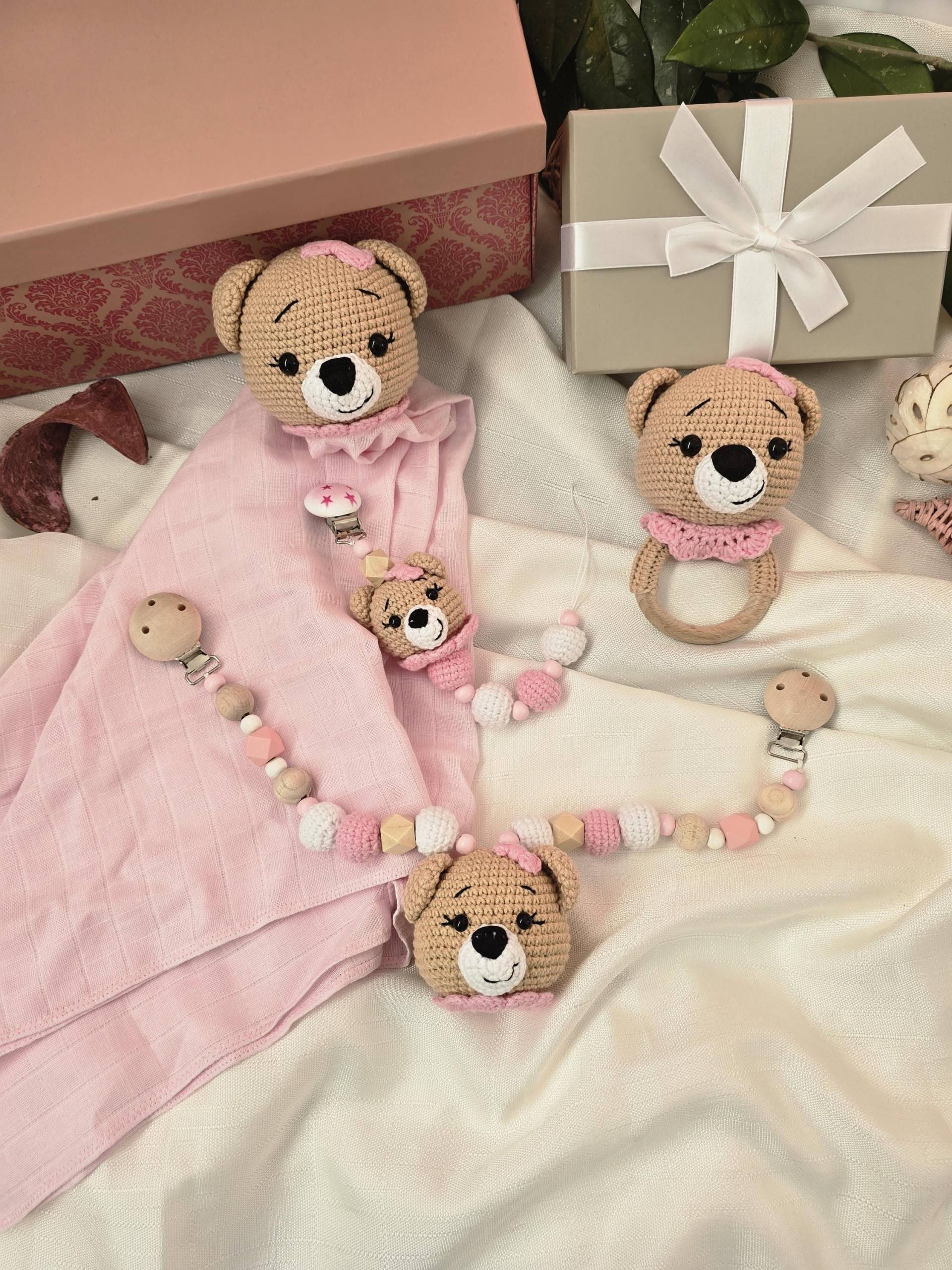 Schnullerkette, Bär-Set, Amigurumi, Spielzeug, Geschenkidee, Puppe, Amigurumi-Bär-Set, Kinderwagenkette, Rassel, Geschenk, Taufe, Teddy Schnullerkette, Bär-Set, Amigurumi, Spielzeug, Geschenkidee, Puppe, Amigurumi-Bär-Set, Kinderwagenkette, Rassel, Geschenk, Taufe, Teddy von Etsy - WorldofKidsHandmade