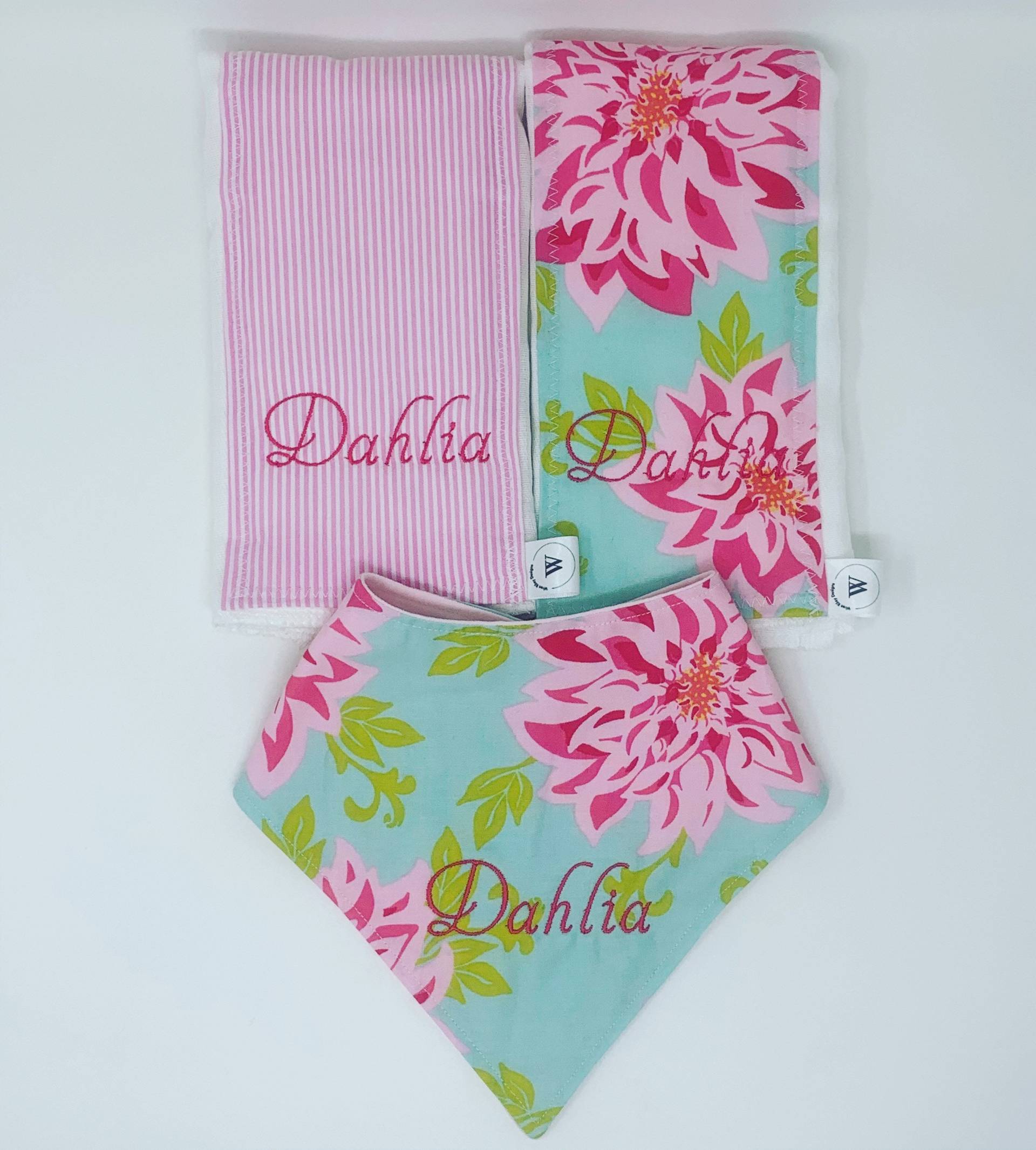 Dahlie Blumen Baby Geschenk-Set Bandana Lätzchen & Spucktücher Dahlie Blumen Baby Geschenk-Set Bandana Lätzchen & Spucktücher von Etsy - WrenRileyDesigns