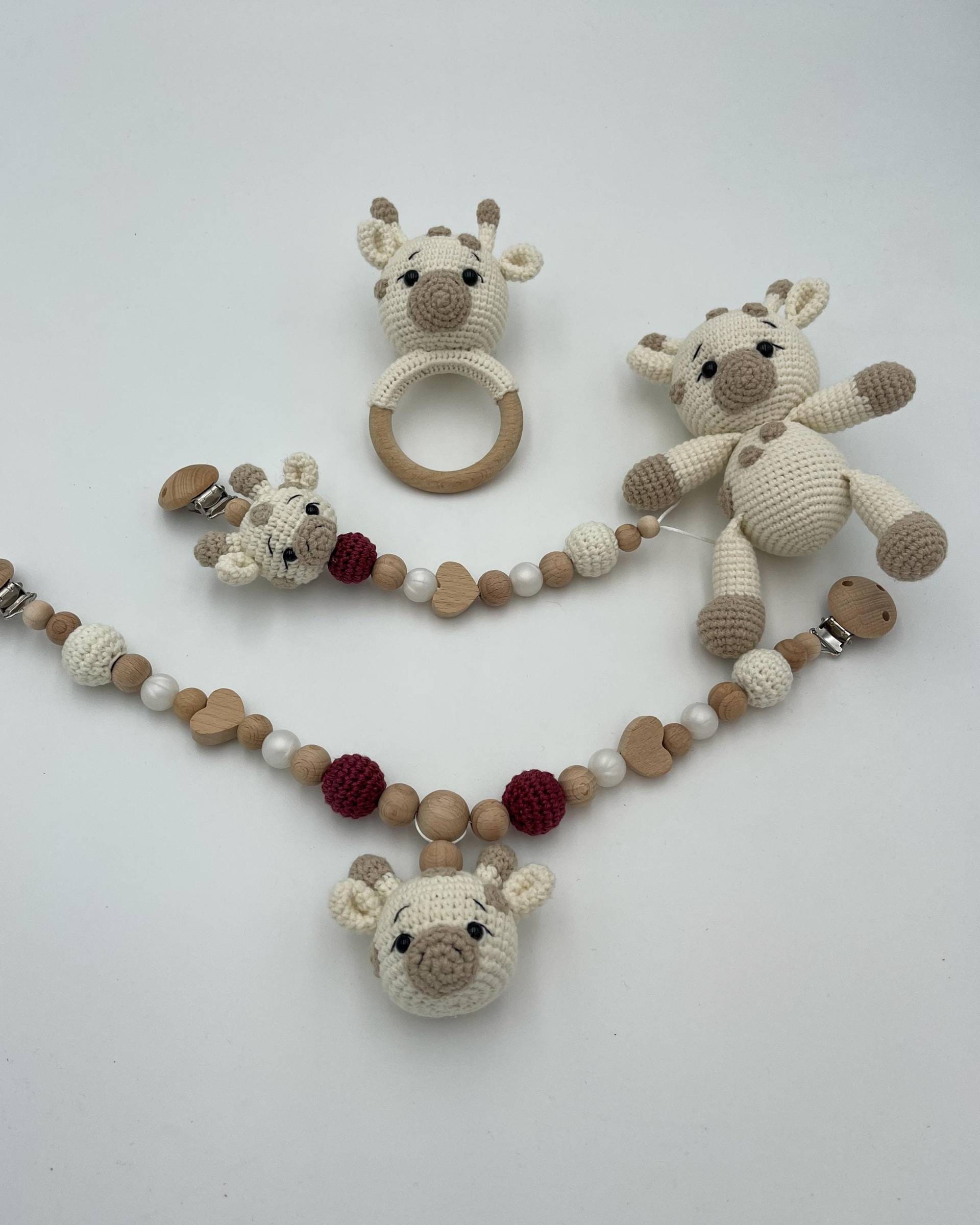 Handgemachtes Baby-Giraffen -Set | Schnullerkette, Kinderwagenkette & Rassel Personalisierbar Mit Namen Oder Buchstaben Geschenk Geburt Handgemachtes Baby-Giraffen -Set | Schnullerkette, Kinderwagenkette & Rassel Personalisierbar Mit Namen Oder Buchstaben Geschenk Geburt von Etsy - WunderherzchenbyAnja