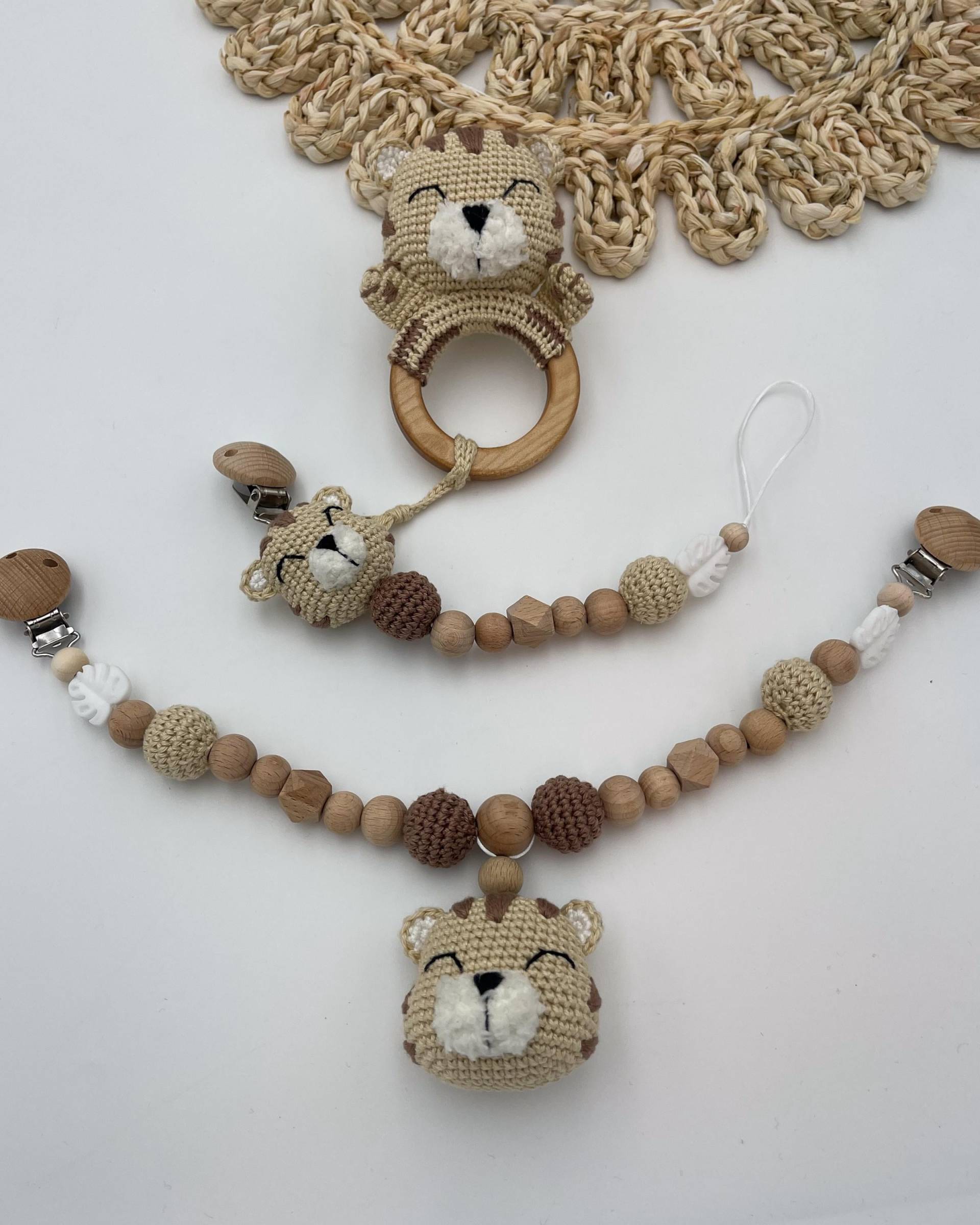 Handgemachtes Baby-Tiger-Set | Schnullerkette, Kinderwagenkette & Rassel Personalisierbar Mit Namen Oder Buchstaben Geschenk Geburt Handgemachtes Baby-Tiger-Set | Schnullerkette, Kinderwagenkette & Rassel Personalisierbar Mit Namen Oder Buchstaben Geschenk Geburt von Etsy - WunderherzchenbyAnja