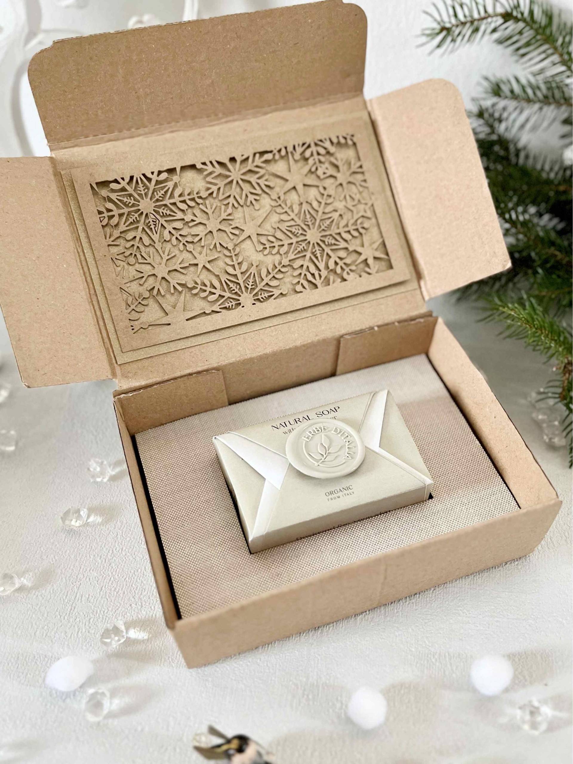 Shea-Butter | Erdbeerseife-Set Maßgeschneiderte Geschenkbox Mit Personalisierter Feiertagskarte Natürliches Weihnachtsgeschenk von Etsy - WunderholzShop