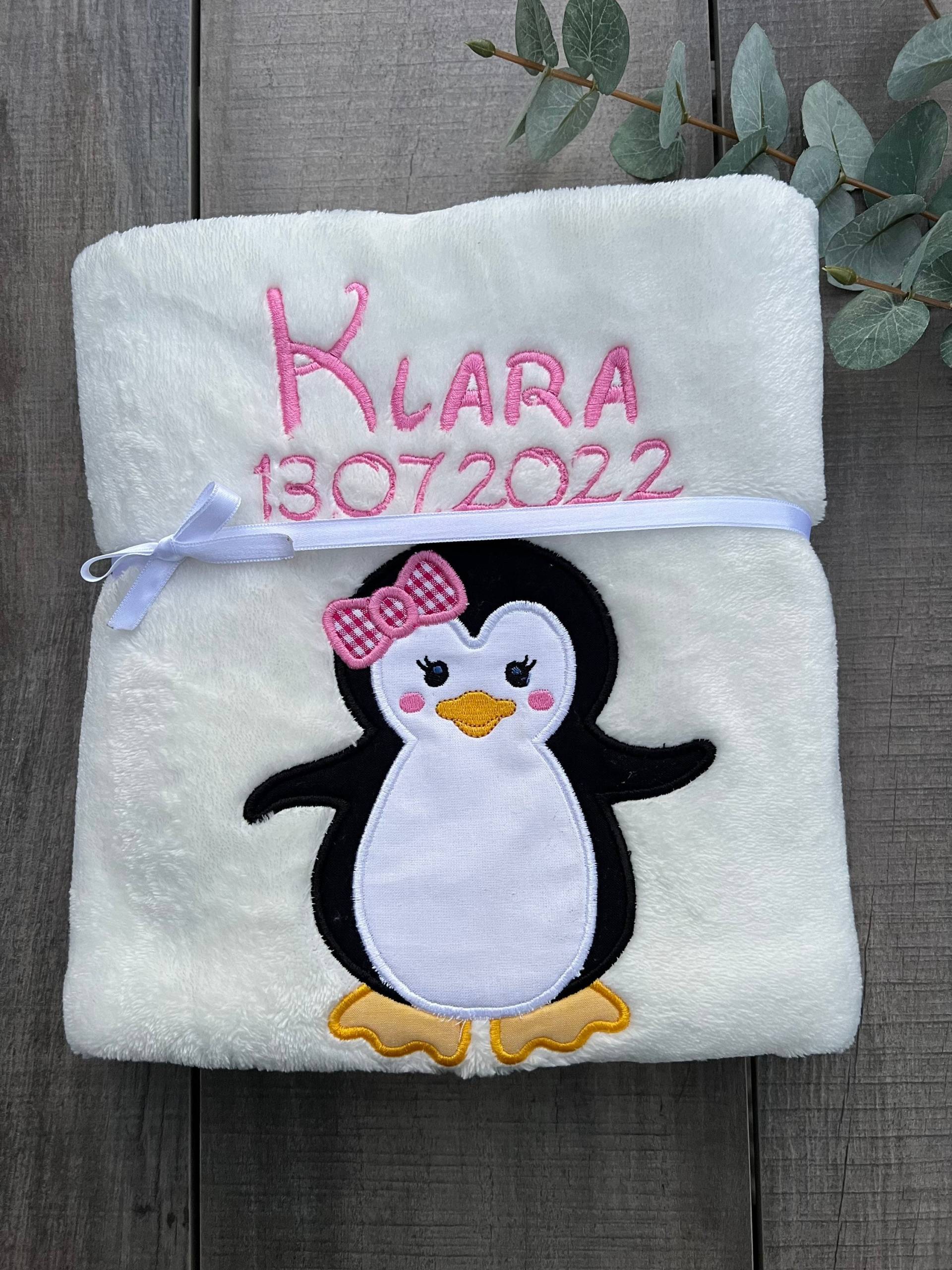Babydecke „ Helga, Der Kleine Pinguin " Personalisierbar Mit Namen Und Weiteren Daten - Decke Babydecke „ Helga, Der Kleine Pinguin " Personalisierbar Mit Namen Und Weiteren Daten - Decke von Etsy - Wuselwind