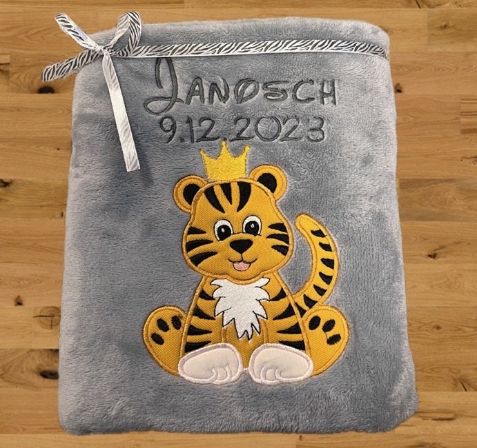 Babydecke „ Kleiner Tiger" Personalisierbar Mit Namen Und Weiteren Daten - Decke Babydecke „ Kleiner Tiger" Personalisierbar Mit Namen Und Weiteren Daten - Decke von Etsy - Wuselwind