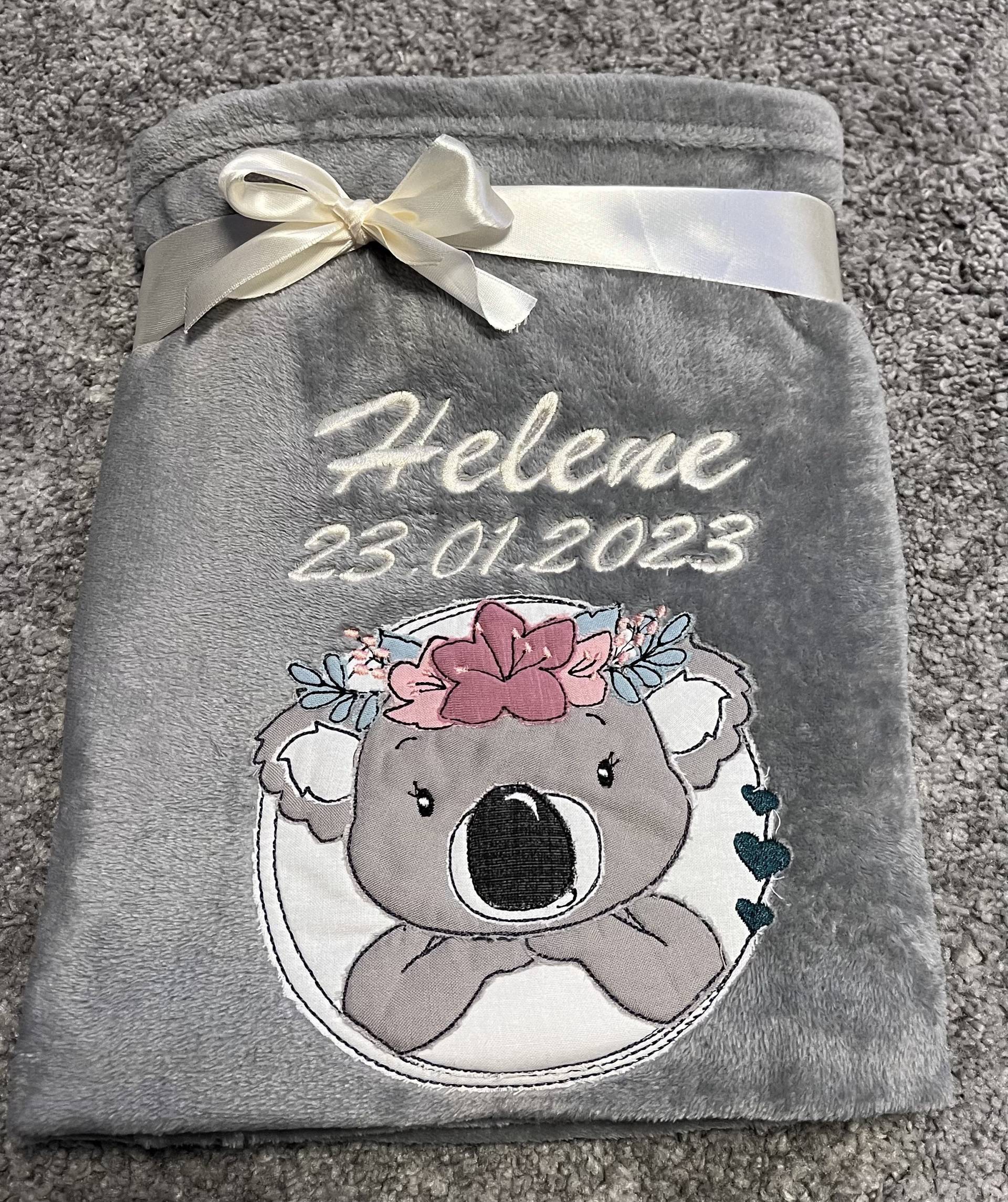 Babydecke „Kleiner Koala" Personalisierbar Mit Namen Und Weiteren Daten - Decke Für Jungen Mädchen Babydecke „Kleiner Koala" Personalisierbar Mit Namen Und Weiteren Daten - Decke Für Jungen Mädchen von Etsy - Wuselwind