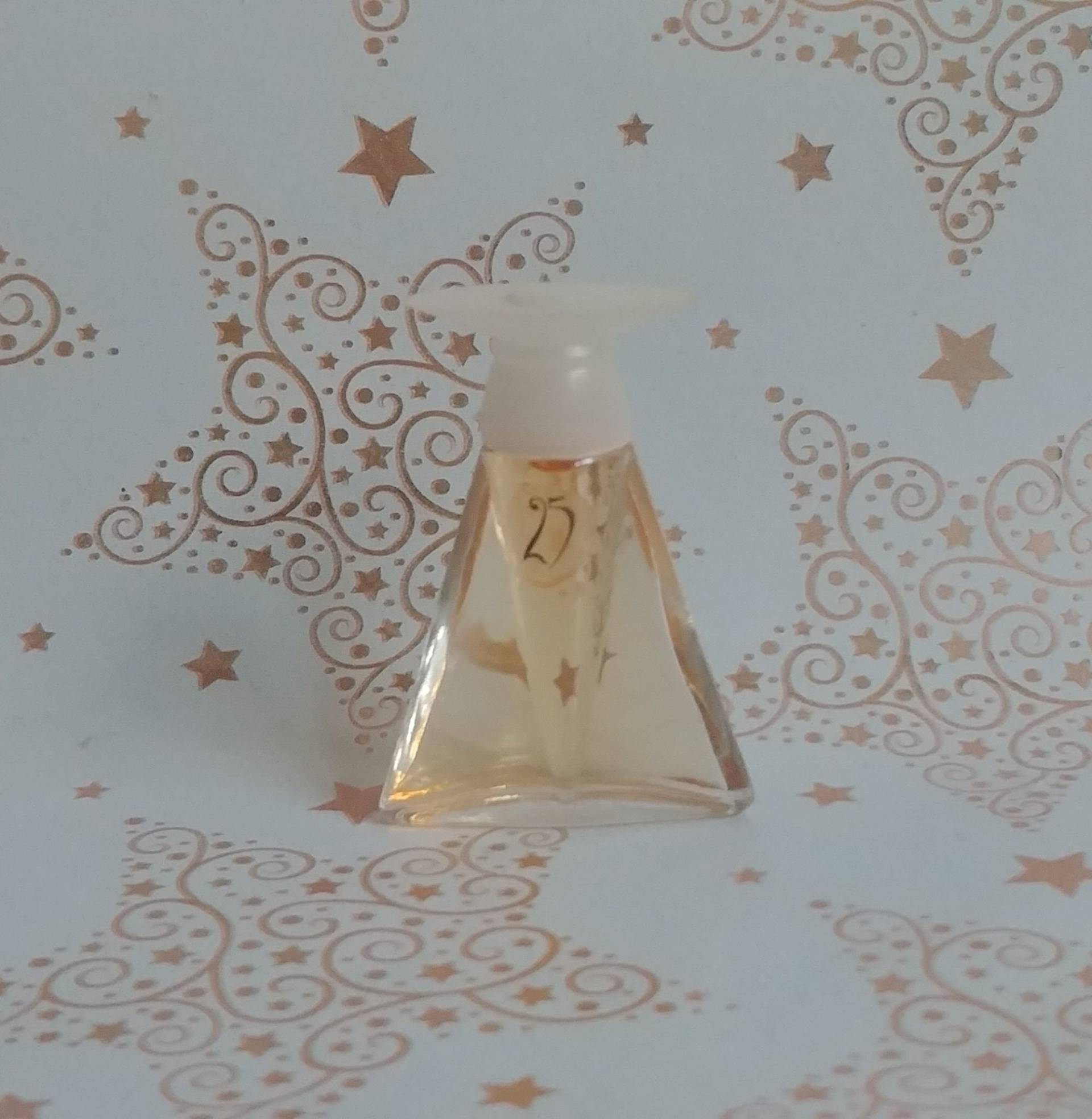 Miniatur 25 Vingt-Cinq Von Aubusson, 4 Ml Eau De Toilette, 1994 Miniatur 25 Vingt-Cinq Von Aubusson, 4 Ml Eau De Toilette, 1994 von Etsy - Xoxiane
