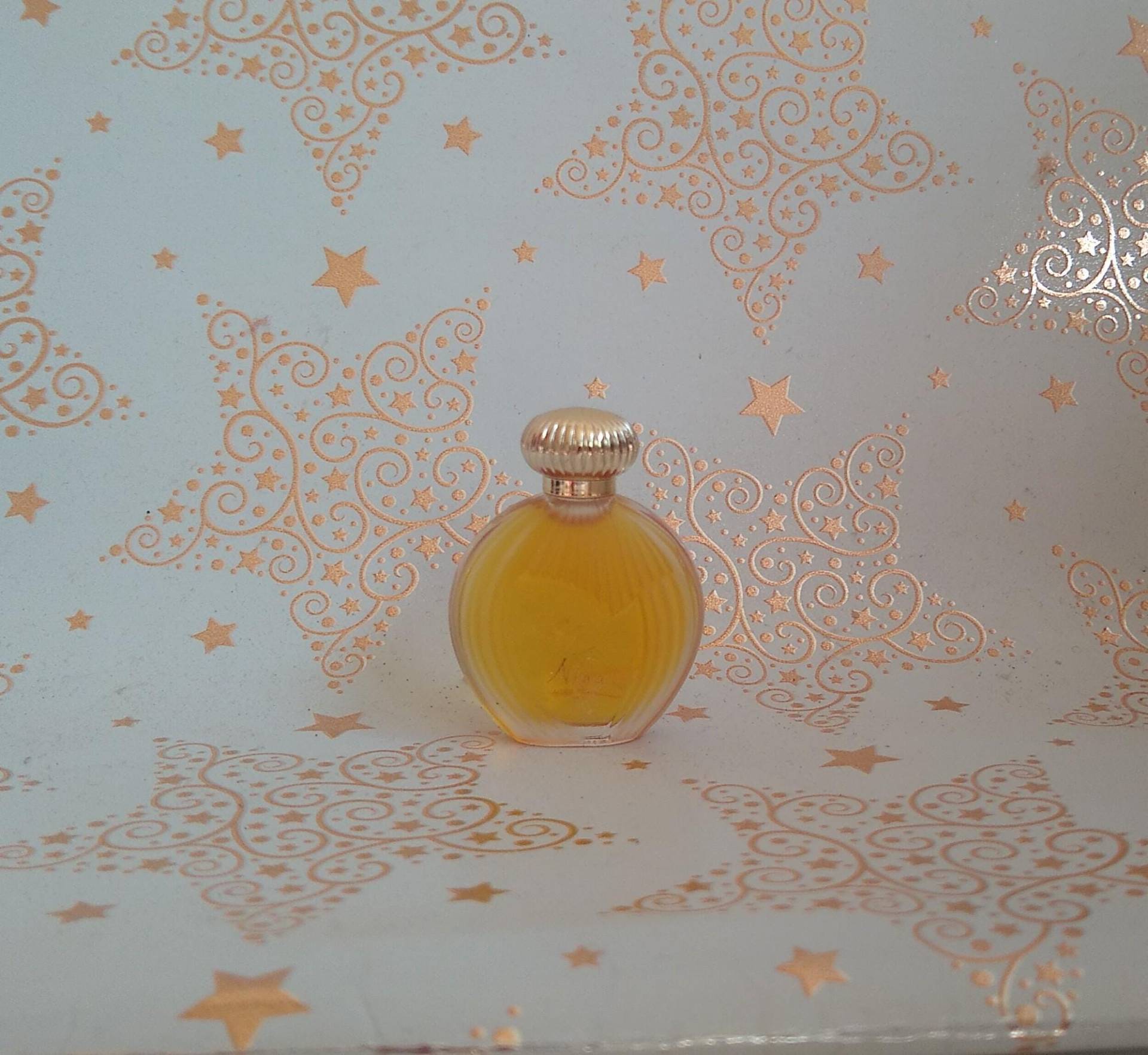 Miniatur Nina Von Ricci, 6 Ml Eau De Toilette 1987 Miniatur Nina Von Ricci, 6 Ml Eau De Toilette 1987 von Etsy - Xoxiane