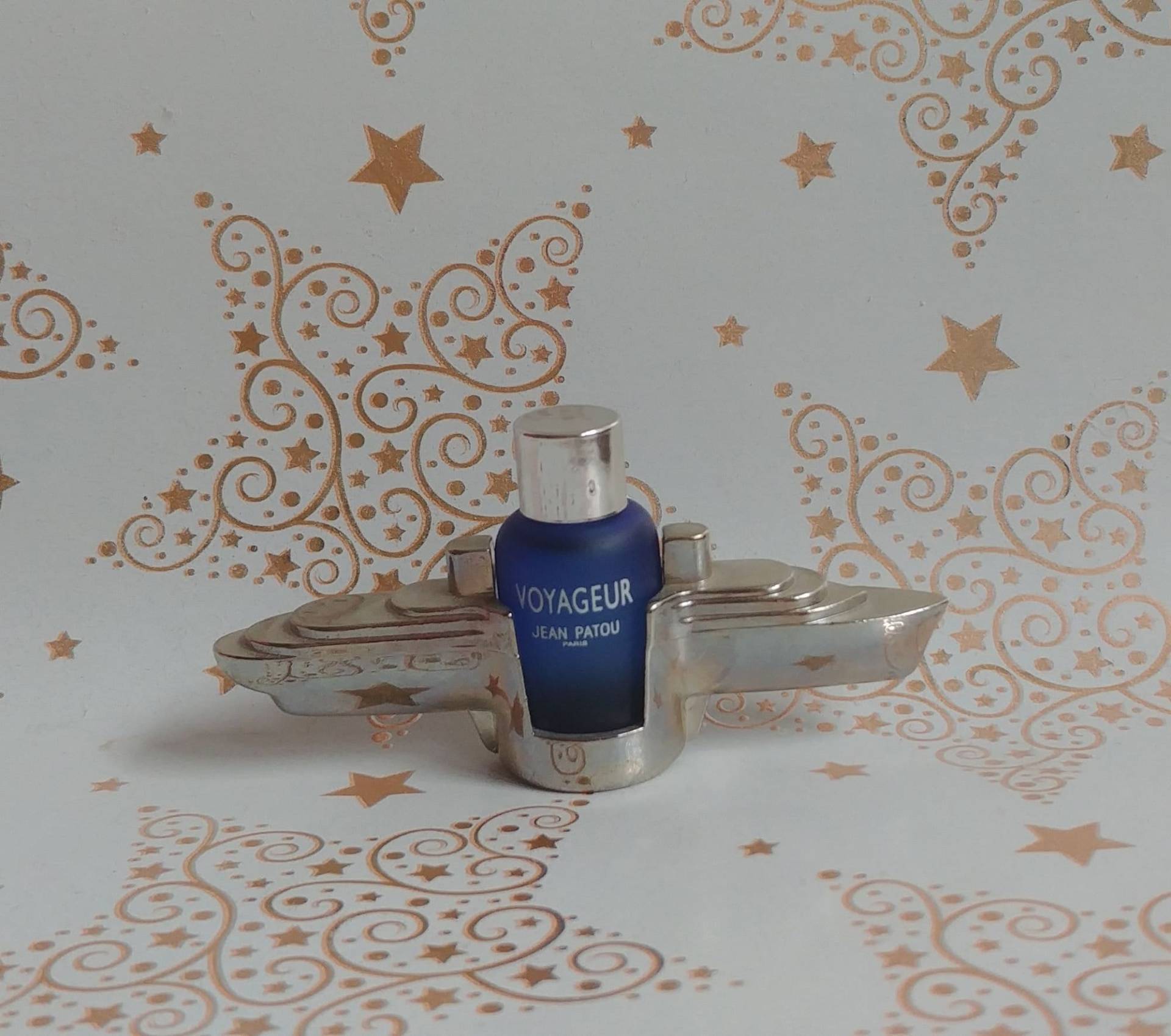Miniatur Voyageur Von Jean Patou, 5 Ml Edt, Mit Schiff, Geeiste Version, 1994 Miniatur Voyageur Von Jean Patou, 5 Ml Edt, Mit Schiff, Geeiste Version, 1994 von Etsy - Xoxiane