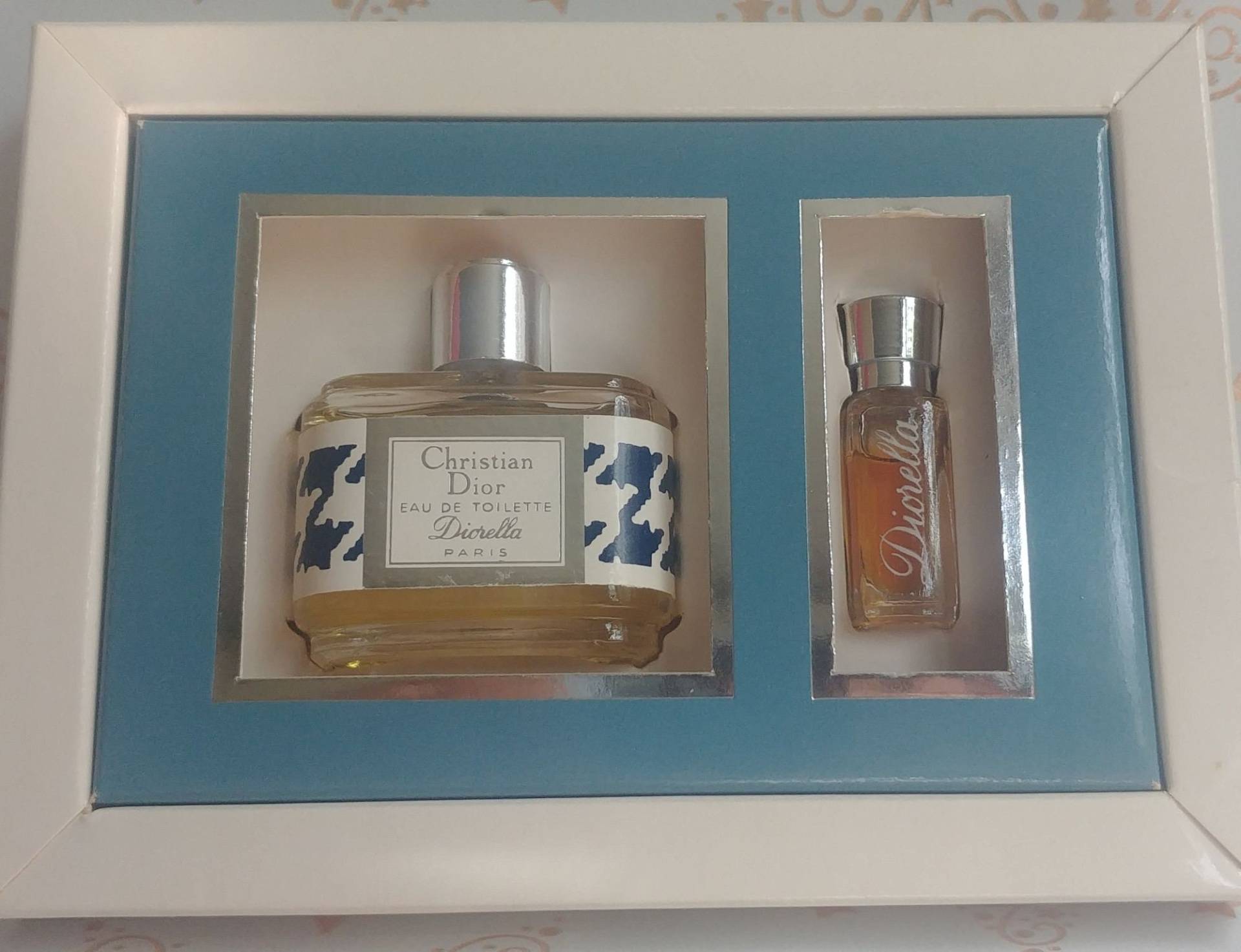 Miniaturen Set Diorella Von Christian Dior, 8, 5 Ml Edt Plus 2 Reines Parfum Mit Box 1972 von Etsy - Xoxiane