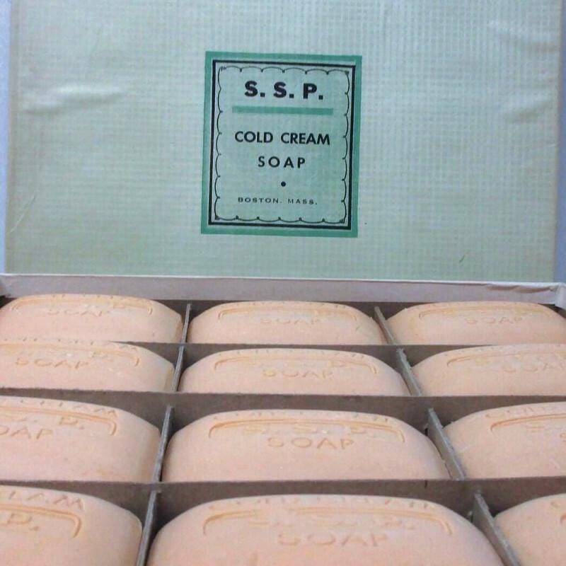 S Pierce Kalte Sahne Seife Bars Vintage Toilettenartikel Boston Mass Soap Cakes Hellgrün Original Box Yourfinehouse von Etsy - YourFineHouse