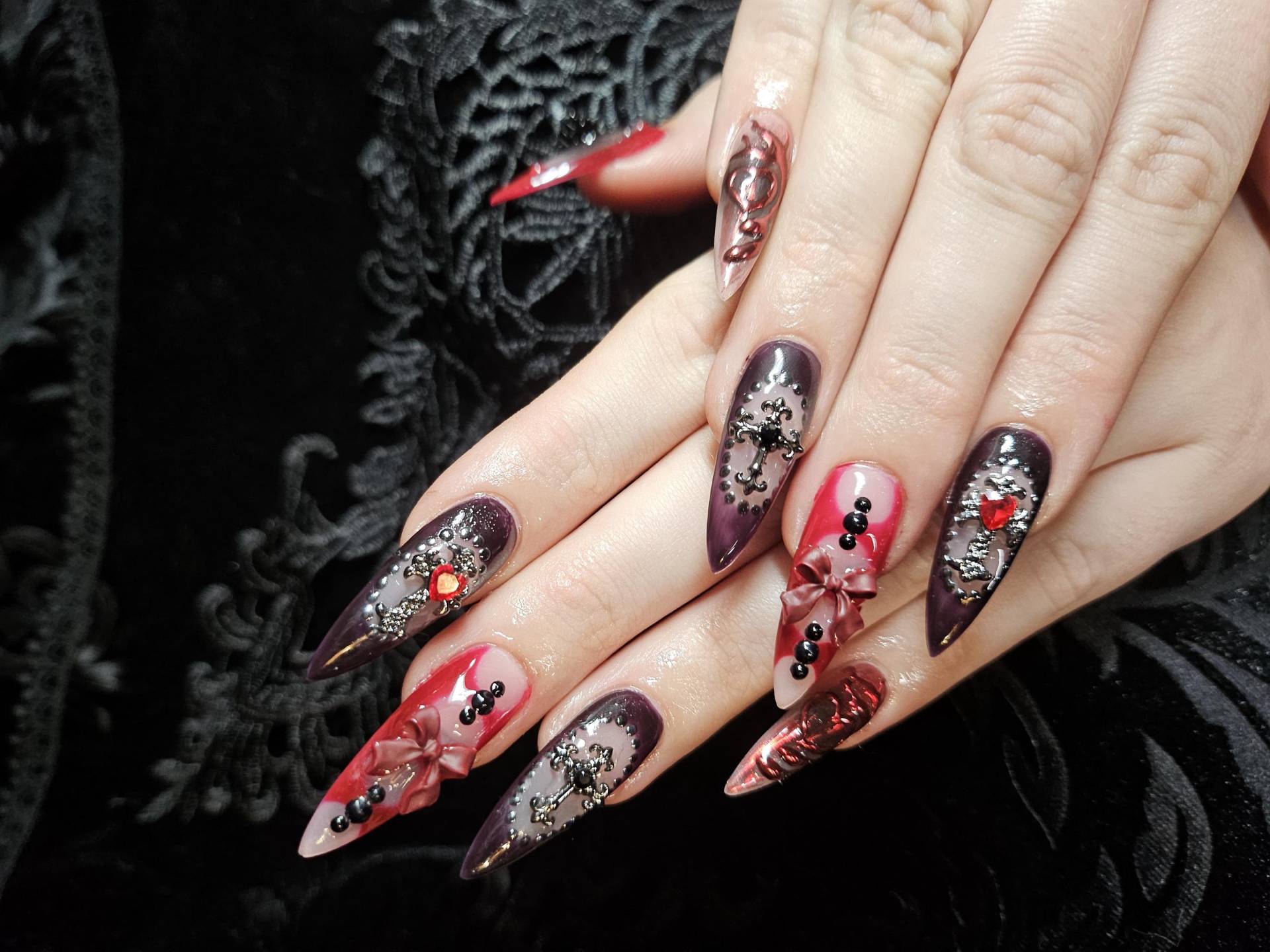 Gothic Princess Press On Set von Etsy - YourNailMuse