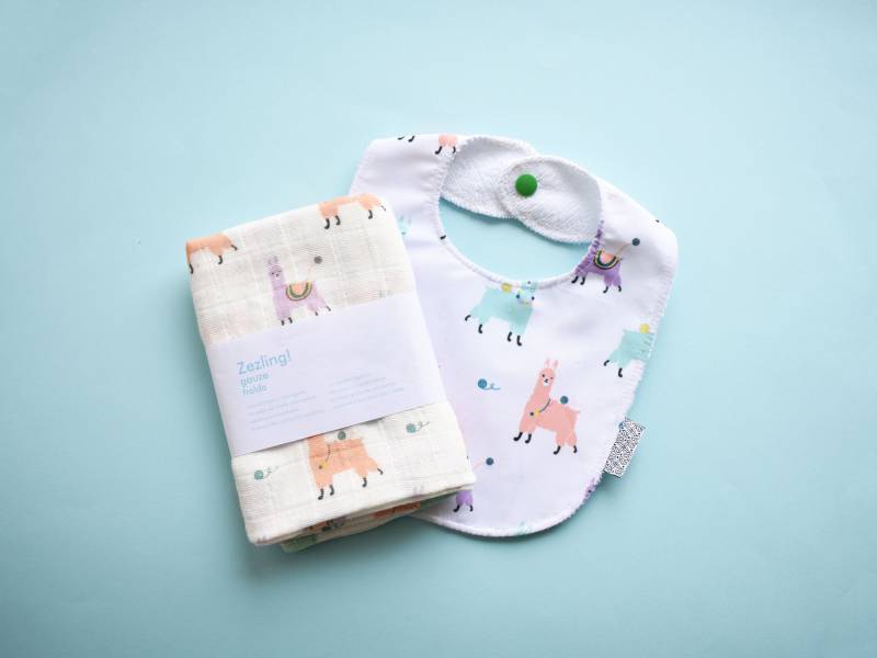 Baby Lama Geschenkset Leinentuch Und Wasserfester | Mint Lila Lamas Lätzchen + Musselin Rag Set Neugeborene Geschenkidee Alpaka Undib von Etsy - Zezling