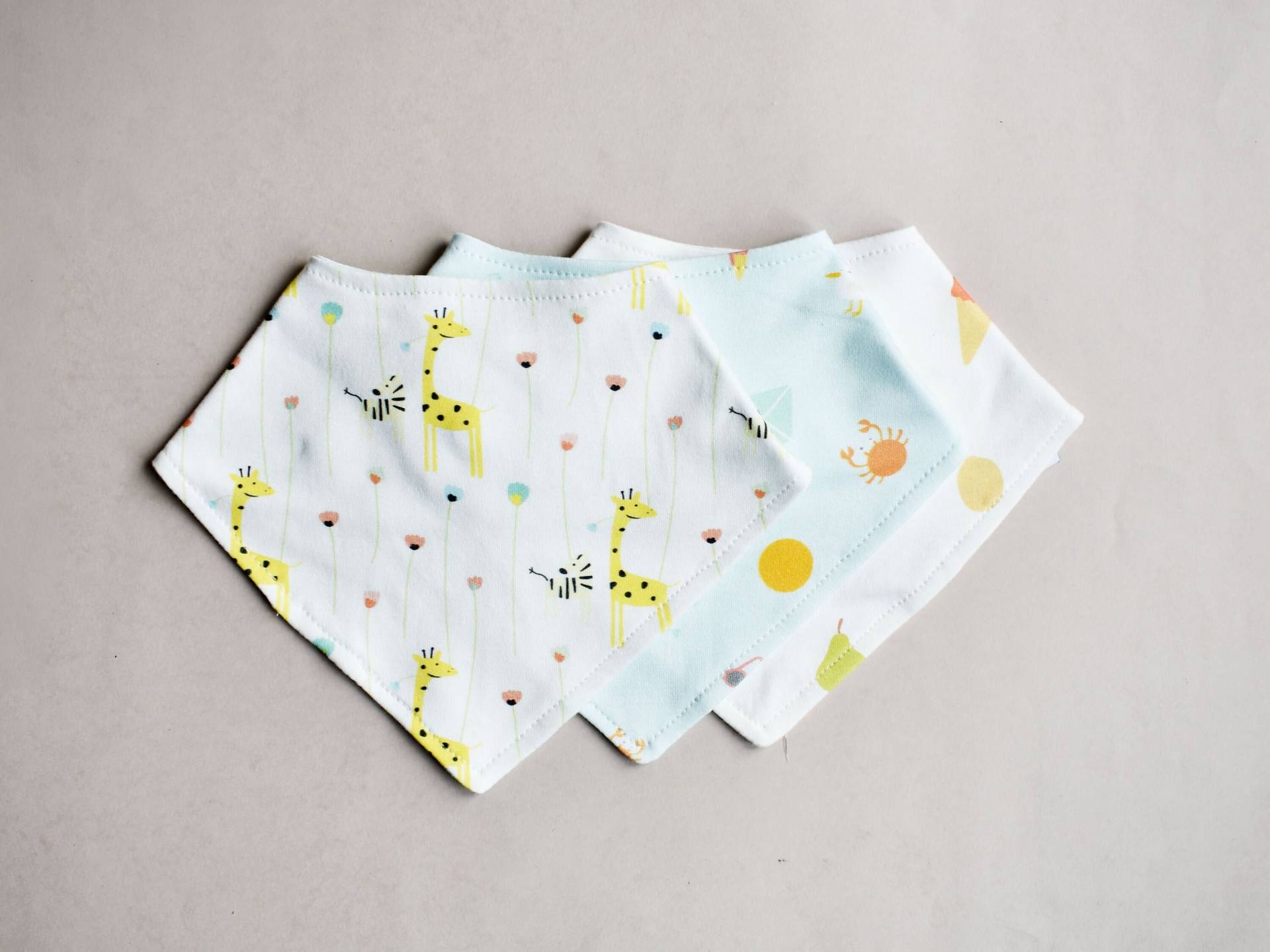 Bandana Für Baby Mit Giraffe Und Zebra | Bio-Baumwolljersey Dribbelib Wendbares Beißbätzchen Wende-| Giraffen Droolib von Etsy - Zezling