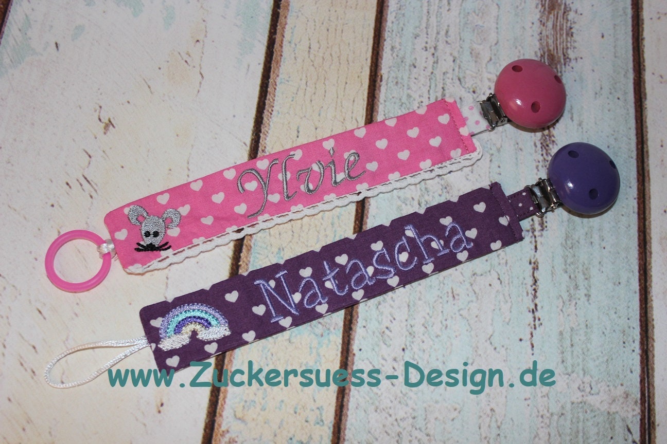 Kreiere Dein Schnullerband Mit Namen von Etsy - ZuckersuessDesign