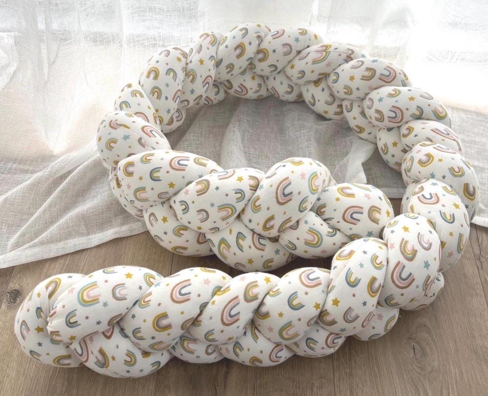 Wickeltisch Umrandung, Geflochtene Schutzrolle, Regenbogen Musselin Wickeltisch Umrandung, Geflochtene Schutzrolle, Regenbogen Musselin von Etsy - ZuckersuesseIdeen