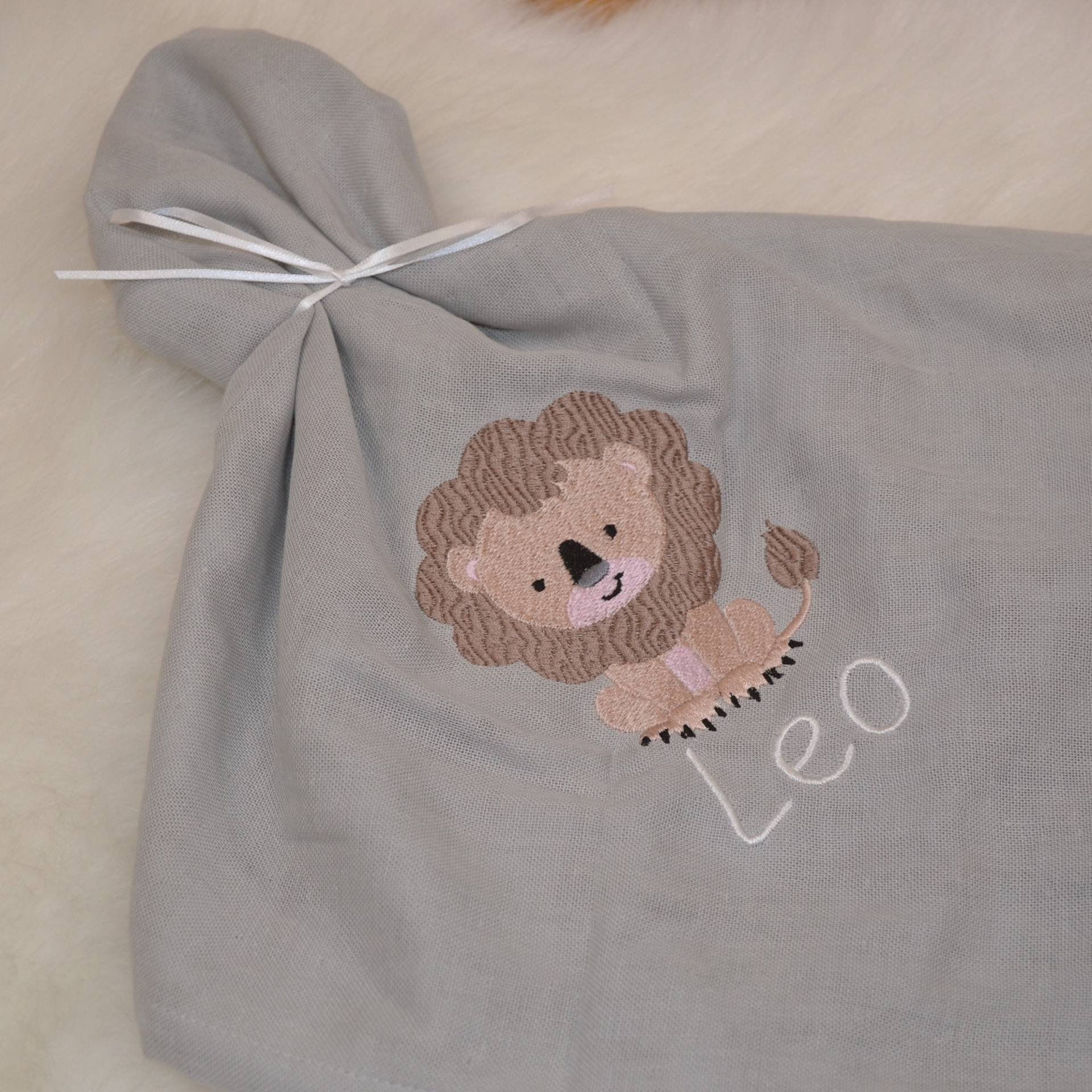 Bio Spucktuch/stoffwindel Hellgrau Mit Namen + Löwe Bio Spucktuch/stoffwindel Hellgrau Mit Namen + Löwe von Etsy - ZwergenWunschland