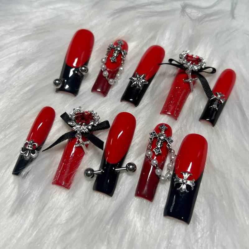 Rot & Schwarz Long Squared Goth Emo Press On Nails Mit Charms Und Piercings - Black Friday Sale 2024 von Etsy - anjsnails