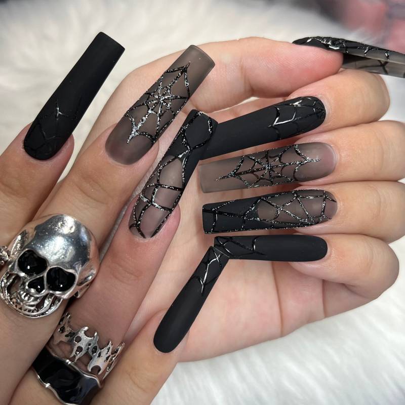 Schwarze Spinnenhexe French Tip Press On Nails Mit Spinnweben Und Glitter - Black Friday Sale 2024 von Etsy - anjsnails