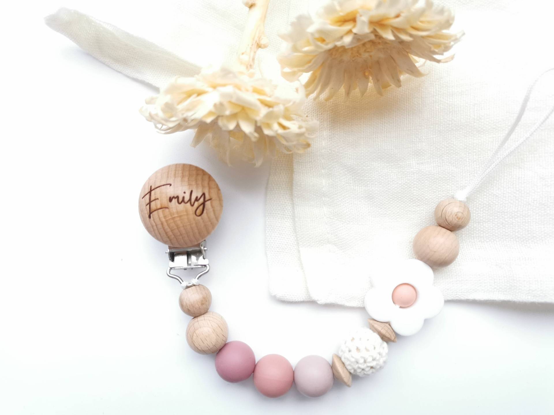 Schnullerkette Mit Namen, Babygeschenk, Personalisiert, Gravur, Holz, Boho, Blumen, Mädchen, Rosa, Pink von Etsy - babyshopRICHBEAR