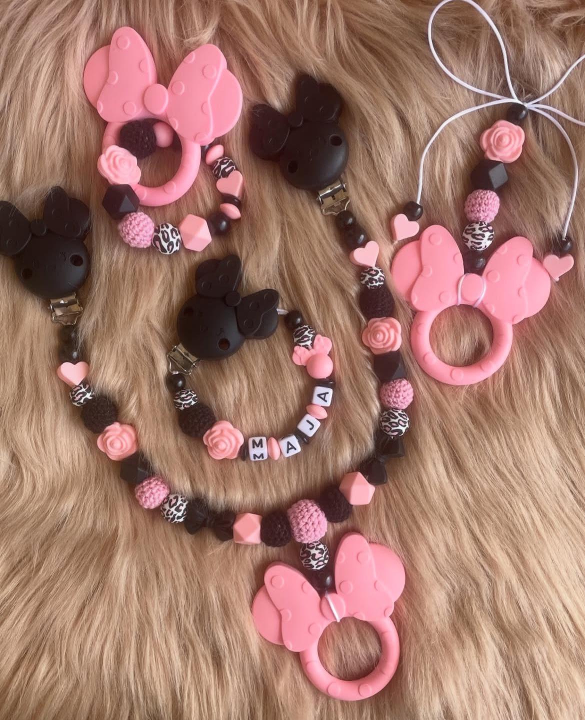 Schnullerkette Kinderwagenkette Befestigung Schnuller Nuckel Nuckelkette Clip Rosa Schwarz Maus Leo Geburt Baby Schnullerkette Kinderwagenkette Befestigung Schnuller Nuckel Nuckelkette Clip Rosa Schwarz Maus Leo Geburt Baby von Etsy - babyzauberpresent