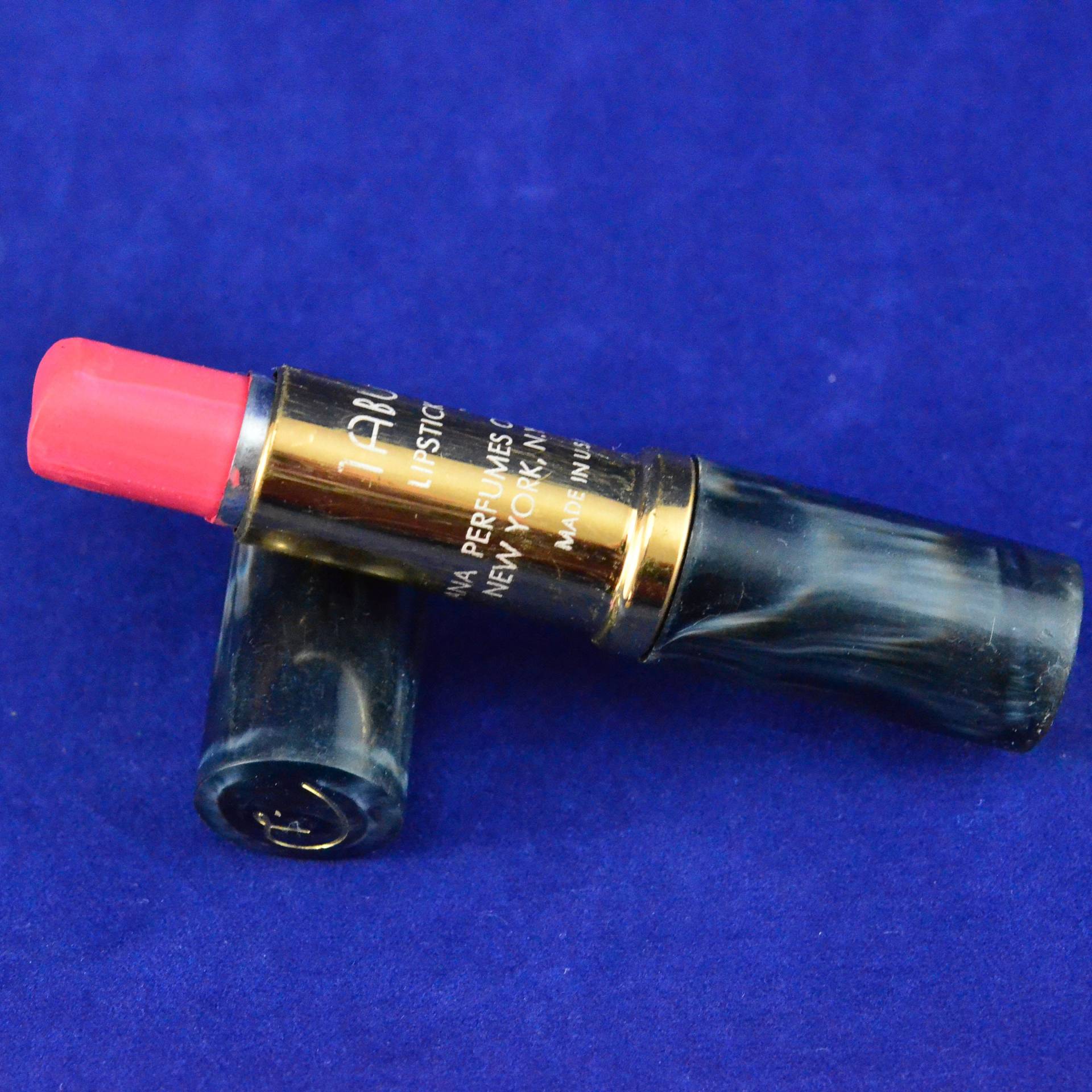 Vintage 1970Er Dana Parfums Tabu Barbados Rosy Coral Lippenstift in Schwarz Marmoriert Tube - Retro Makeup Kosmetik New York von Etsy - backstashandbygones