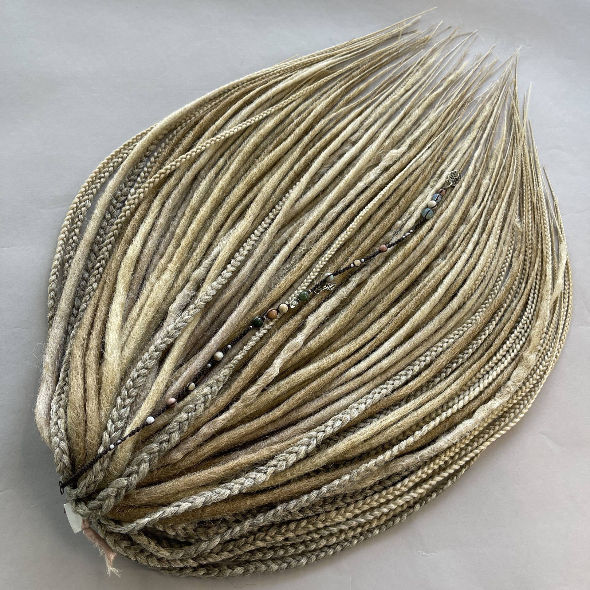 Natürliche Look Dreadlocks Mit Zöpfen Schmutzig Blond Handgemacht | Komplettset 55 De Premium Kanekalon Band Blonde von Etsy - batonovadreadlocks