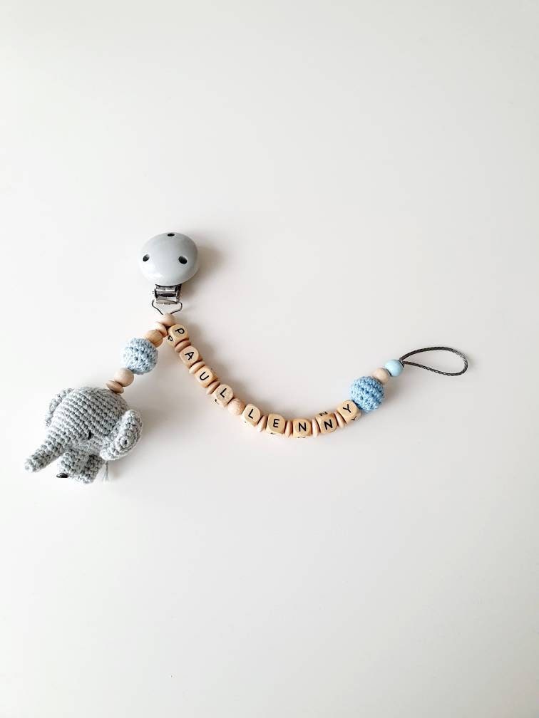 Gehäkelte Schnullerkette "Elefant" Personalisiert, Doppelname, Blau, Grau, Natur von Etsy - beckyshandmadeshop