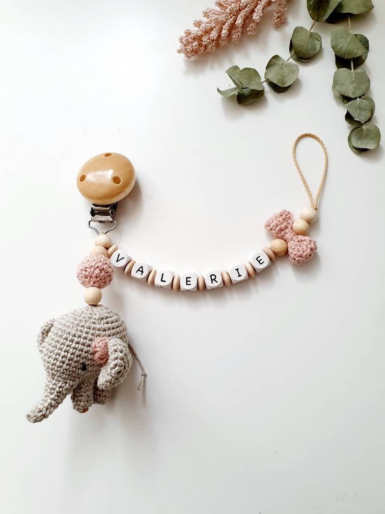 Gehäkelte Schnullerkette"Elli" Elefant Personalisiert, Doppelname, Altrosa, Leinen, Weiß von Etsy - beckyshandmadeshop