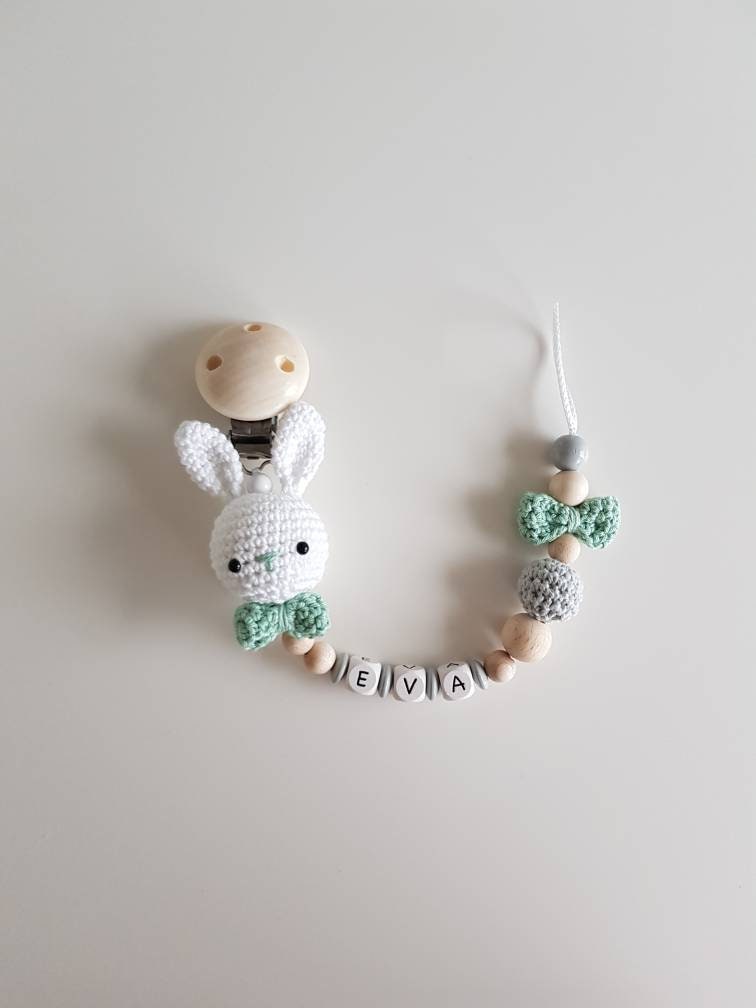 Gehäkelte Schnullerkette"Hasi" Mit Einer Niedlichen Schleife in Mint, Personalisiert, Süß, Weiß, Natur, Grau von Etsy - beckyshandmadeshop