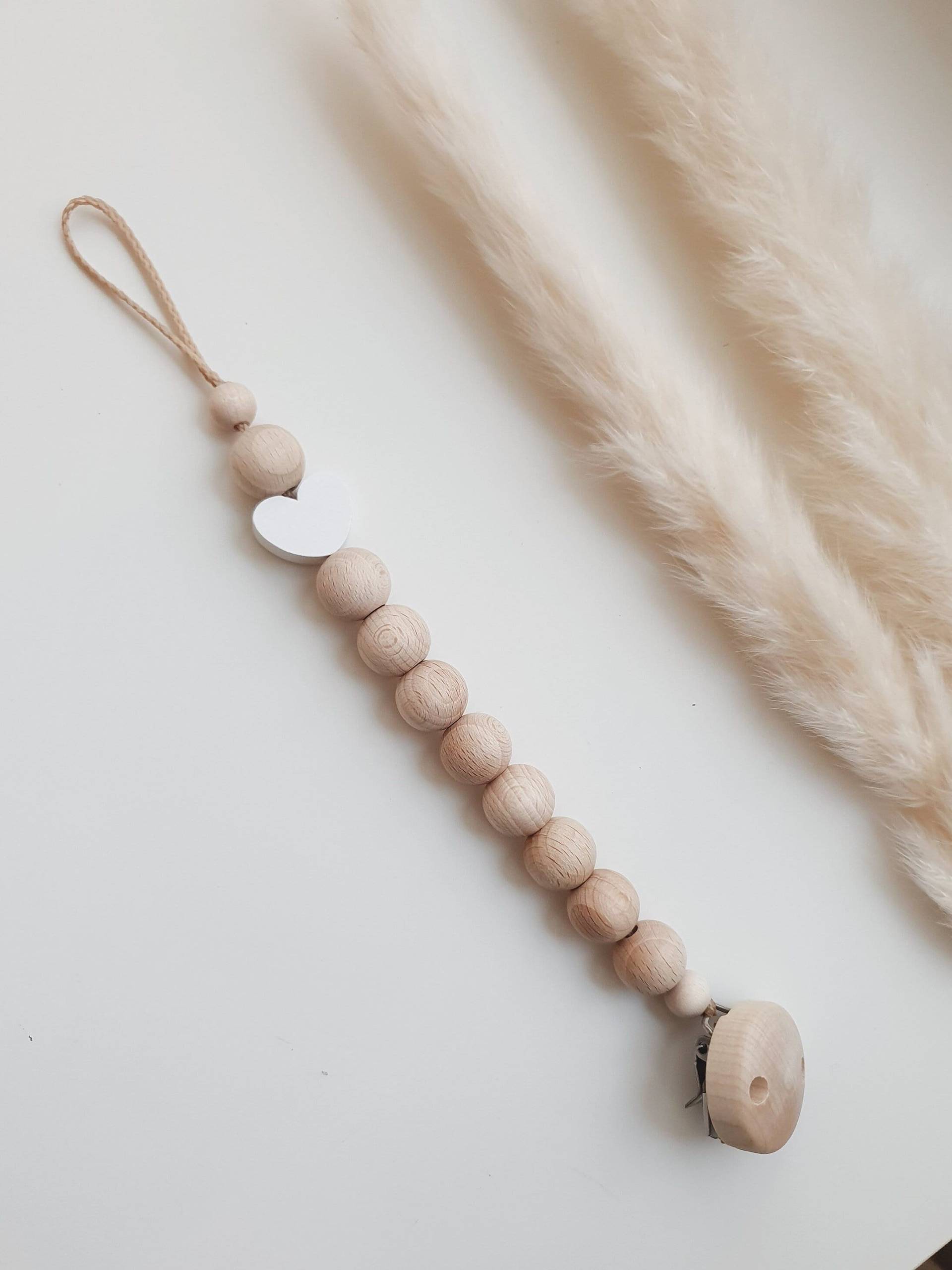 Gehäkelte Schnullerkette "Pure Love" Weiß, Herz, Herzchen Natur, Holz, Skandinavisch, Skandi, Holzperlen, Ohne Name, Schlicht Gehäkelte Schnullerkette "Pure Love" Weiß, Herz, Herzchen Natur, Holz, Skandinavisch, Skandi, Holzperlen, Ohne Name, Schlicht von Etsy - beckyshandmadeshop