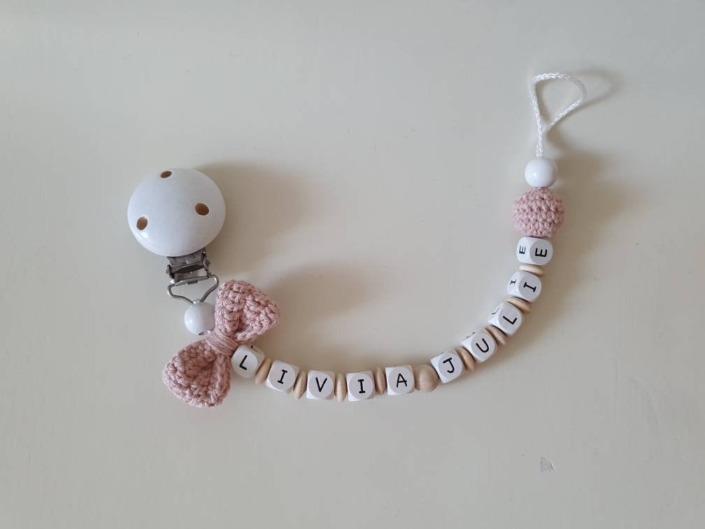 Gehäkelte Schnullerkette"Schleifchen" Personalisiert, Doppelname, Altrosa von Etsy - beckyshandmadeshop