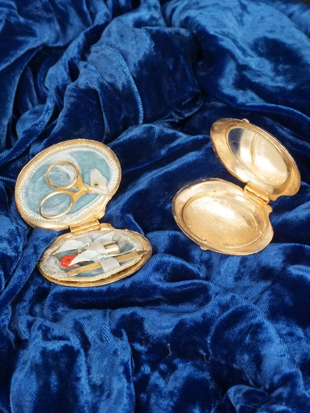 Vintage 1940Er Jahre Seashell Compact - Friedrich Mosell Spiegel Maniküre Kit Schere Parfüm Flasche Vintage 1940Er Jahre Seashell Compact - Friedrich Mosell Spiegel Maniküre Kit Schere Parfüm Flasche von Etsy - bellofbow