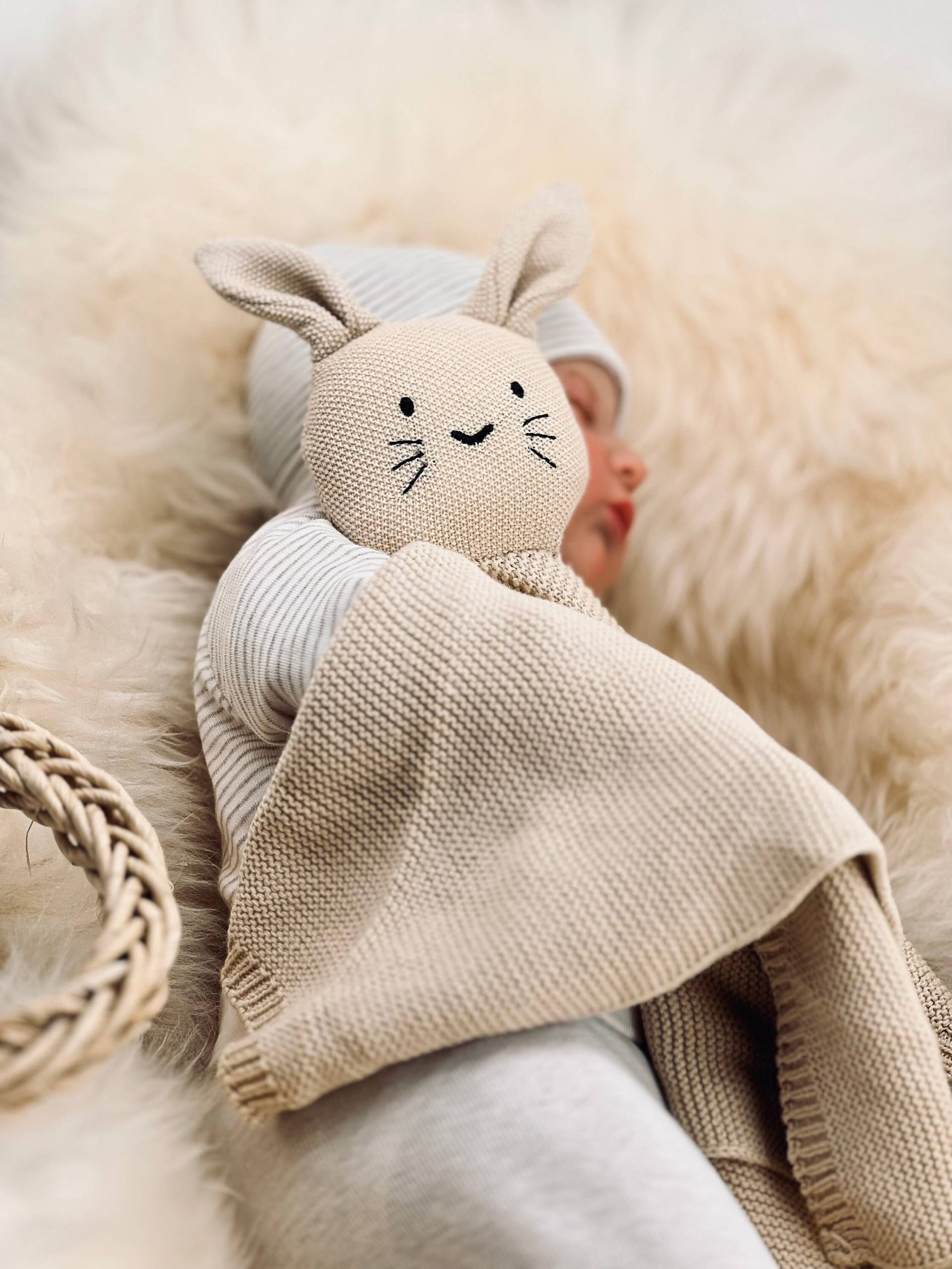 Schnuffelhase Baby Personalisiert - Kuschelhase Mit Namen Schmusetuch Hase Geschenk Zur Geburt Strickhase von Etsy - bergkindl