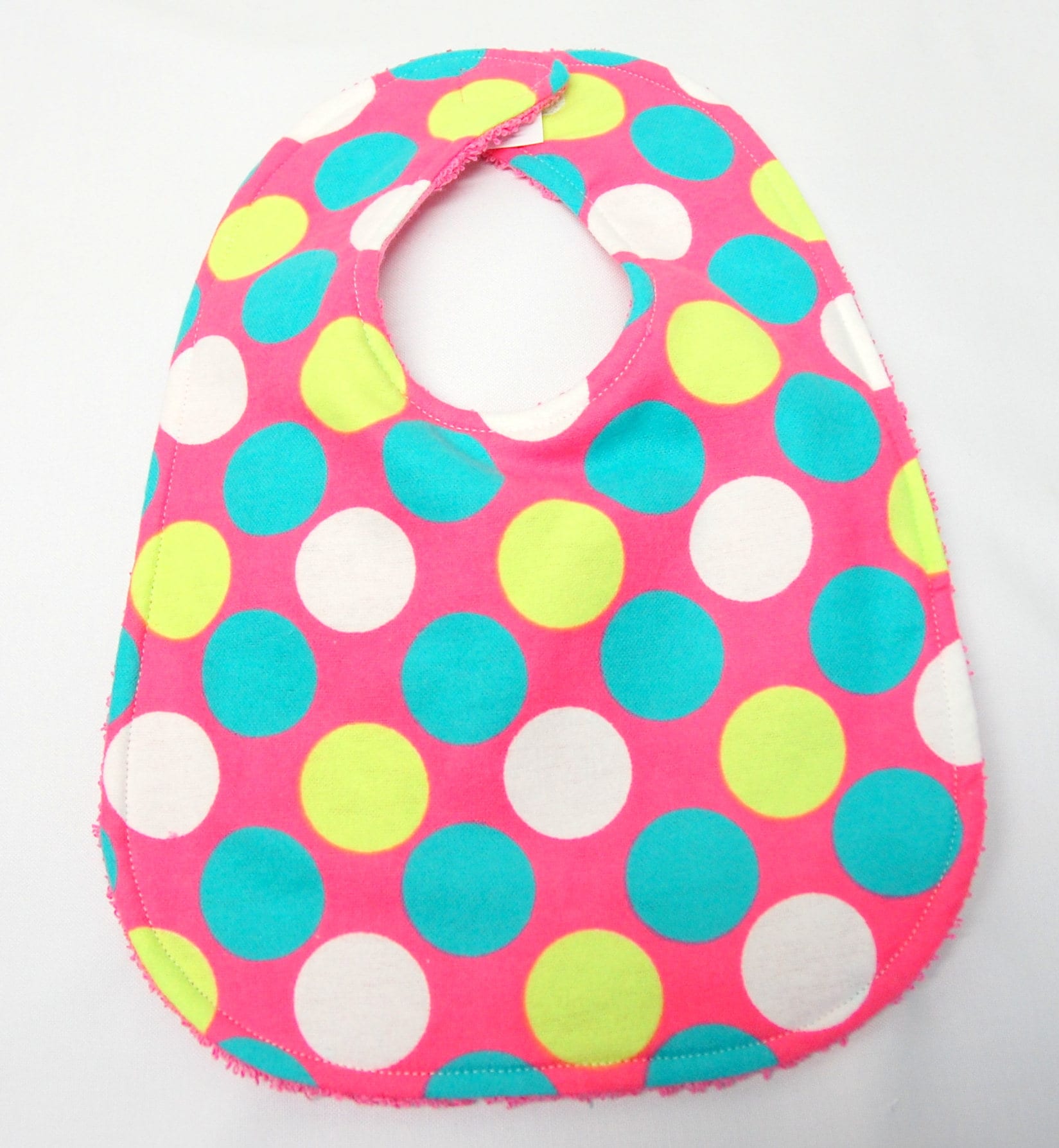 Baby Girl Lätzchen, Baby-Dusche-Geschenk, Willkommens-Baby-Geschenk. Neue Mama Geschenk Große Punkte Auf Rosa Baby Girl Lätzchen, Baby-Dusche-Geschenk, Willkommens-Baby-Geschenk. Neue Mama Geschenk Große Punkte Auf Rosa von Etsy - beyondquilts